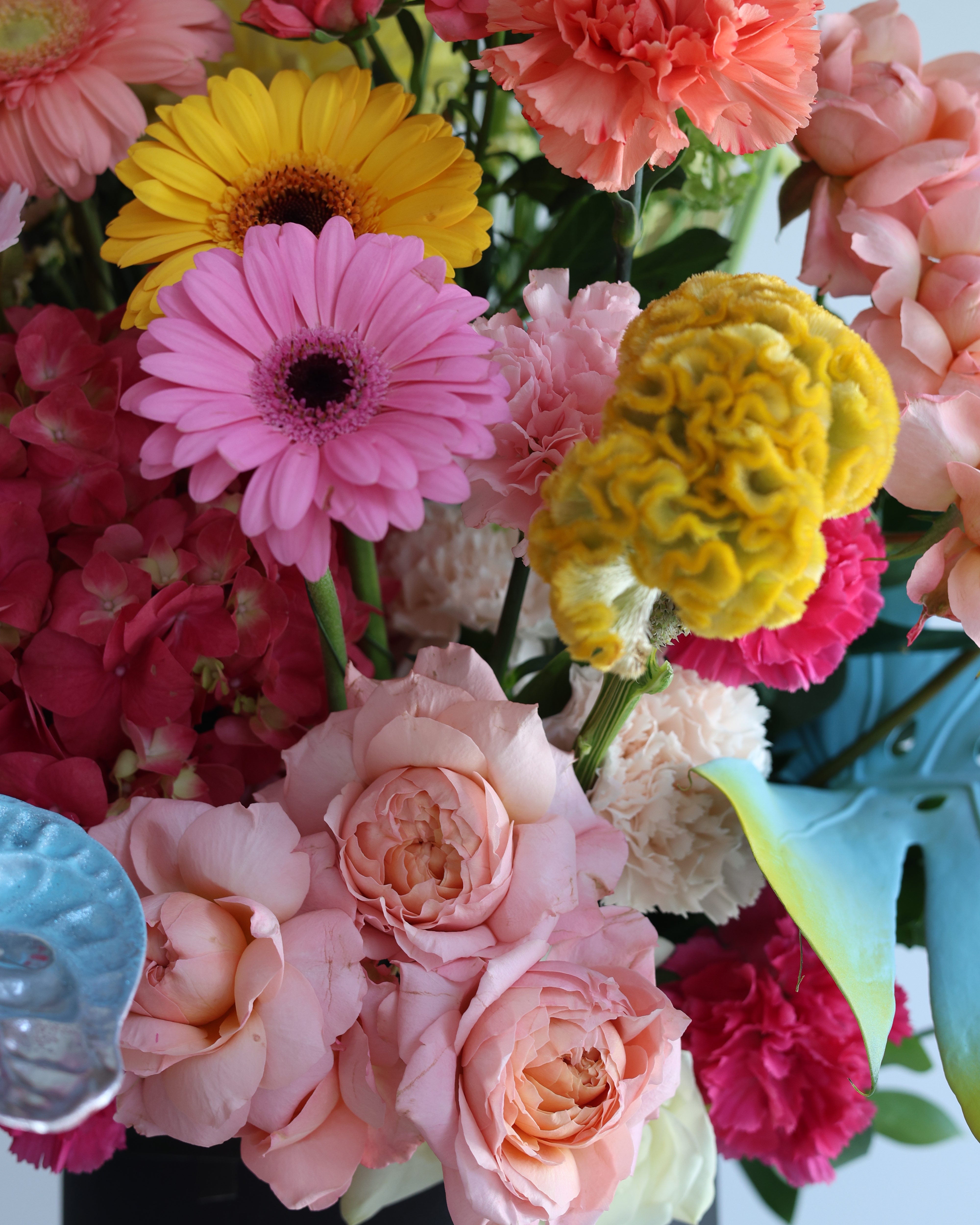 DVF MADE ME DO IT - VASE ARRANGEMENT