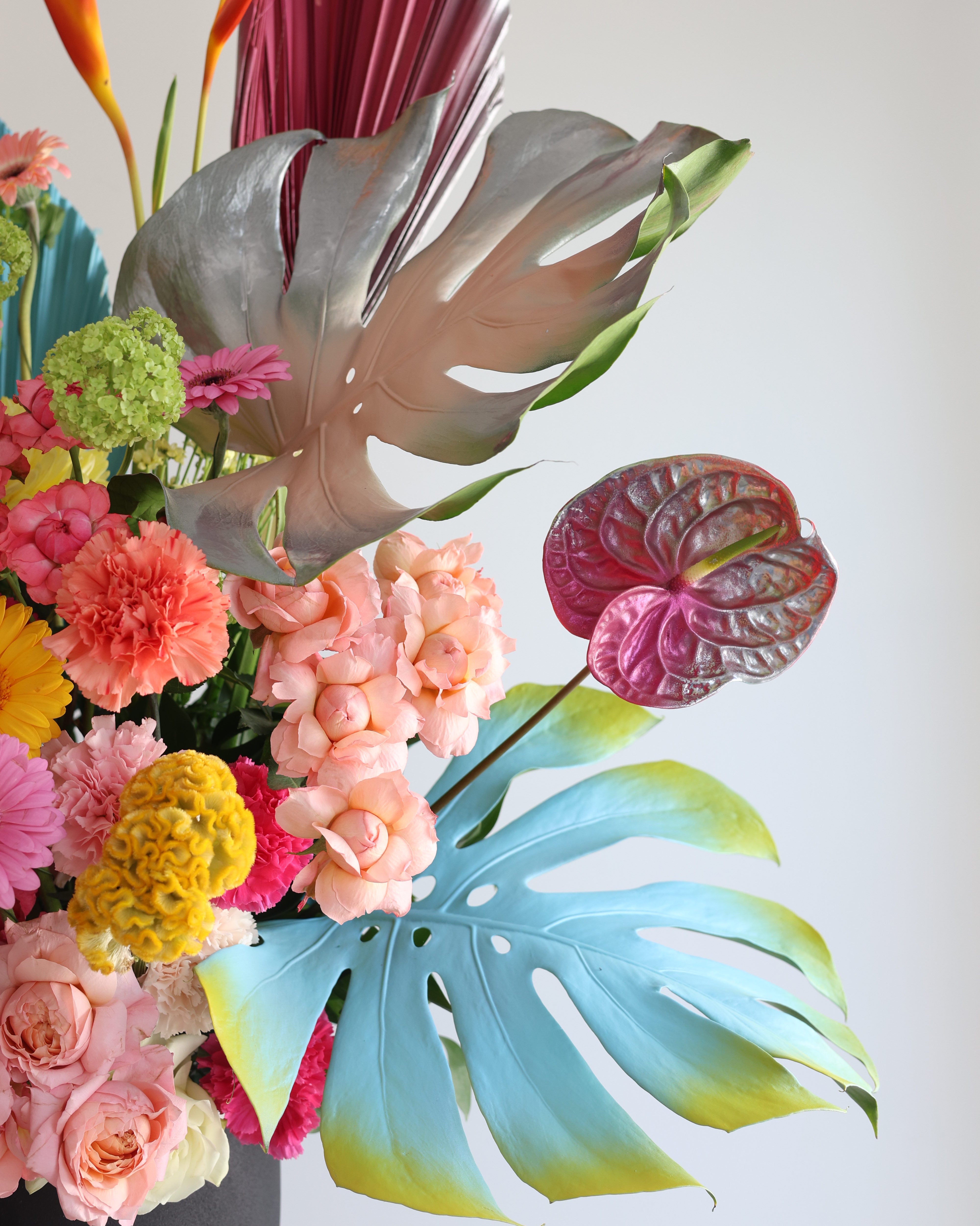 DVF MADE ME DO IT - VASE ARRANGEMENT