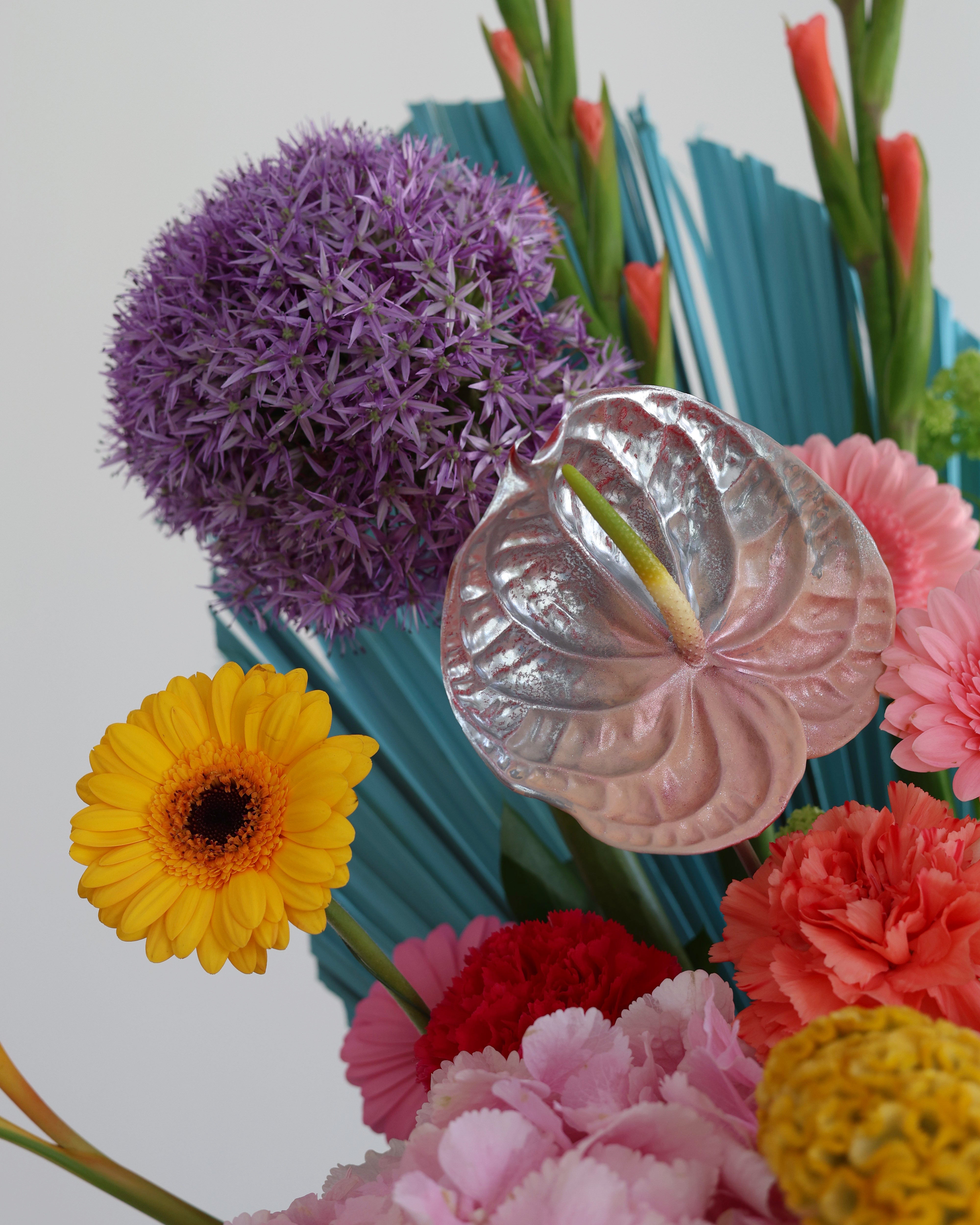 DVF MADE ME DO IT - VASE ARRANGEMENT