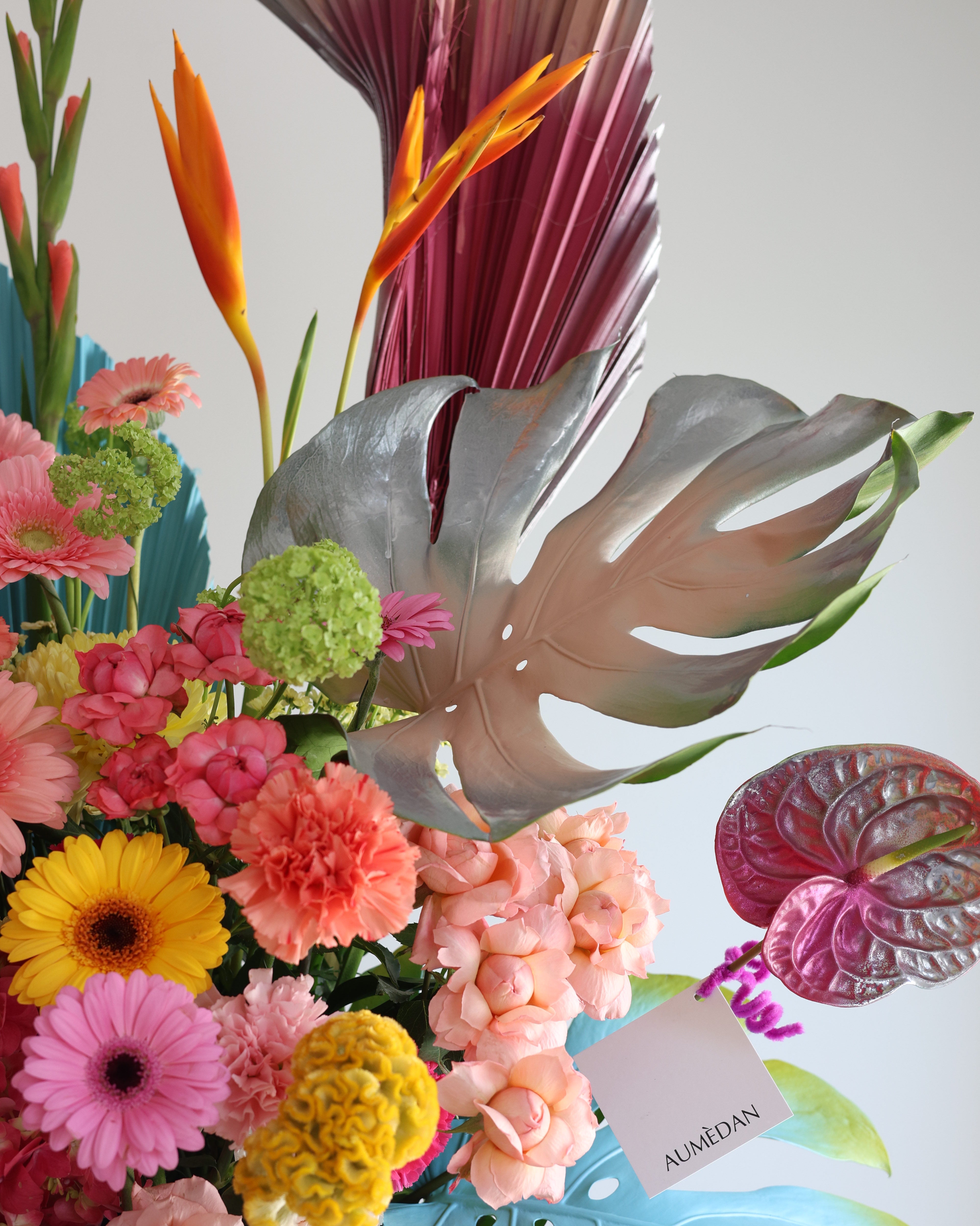 DVF MADE ME DO IT - VASE ARRANGEMENT