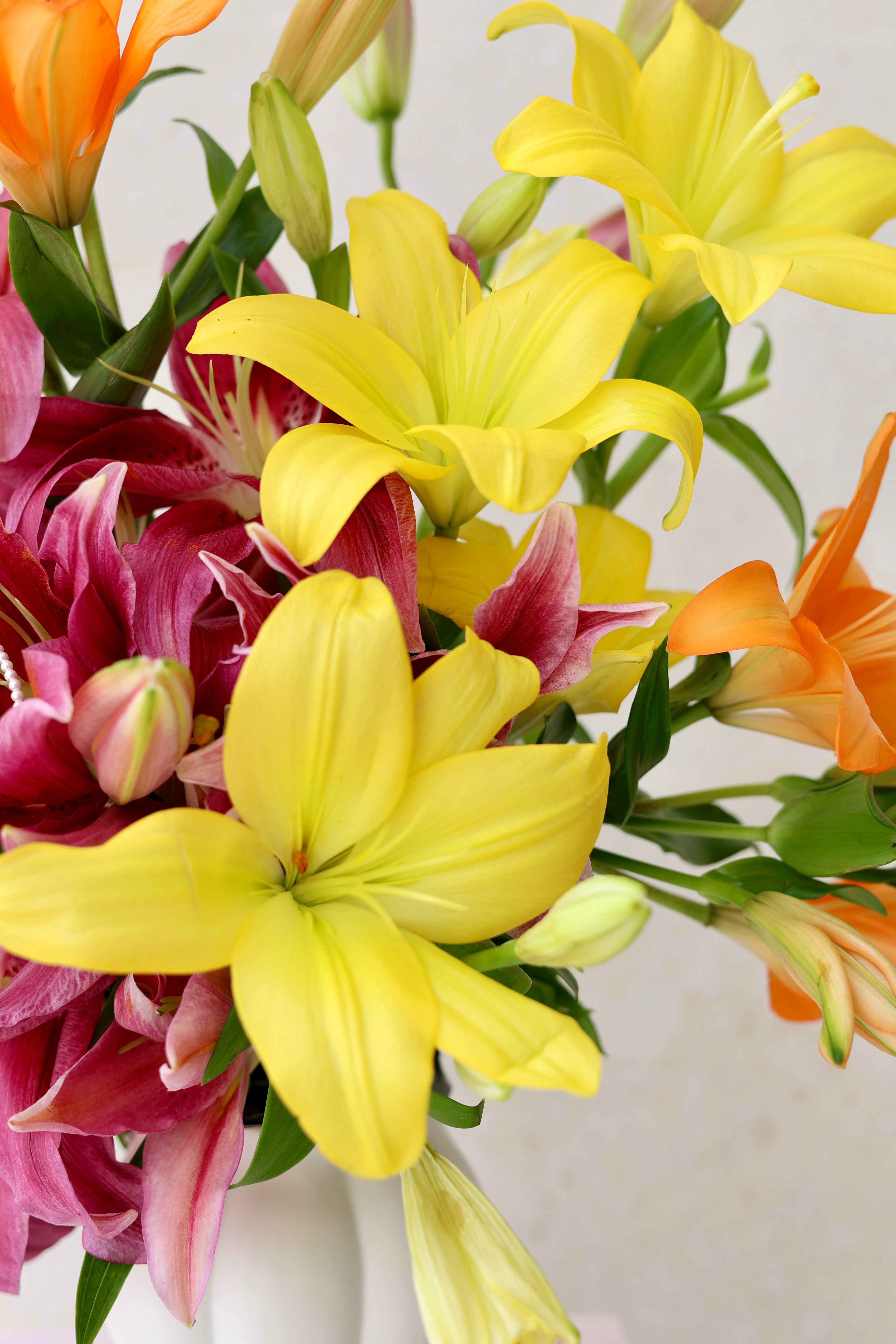 Lily bliss - VASE ARRANGEMENT