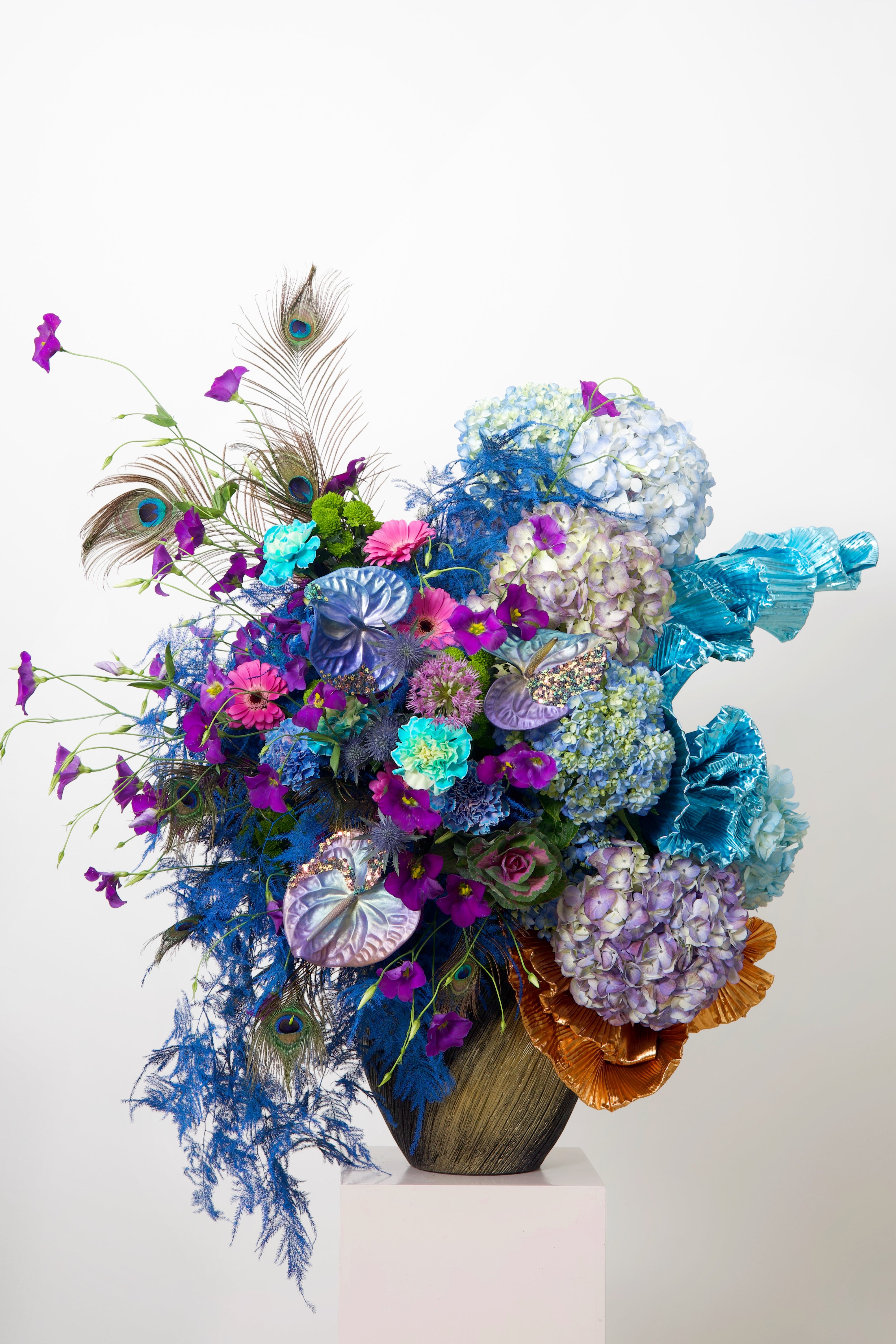 SHAKE YOUR TAIL BLOOM - 360ºC VASE ARRANGEMENT