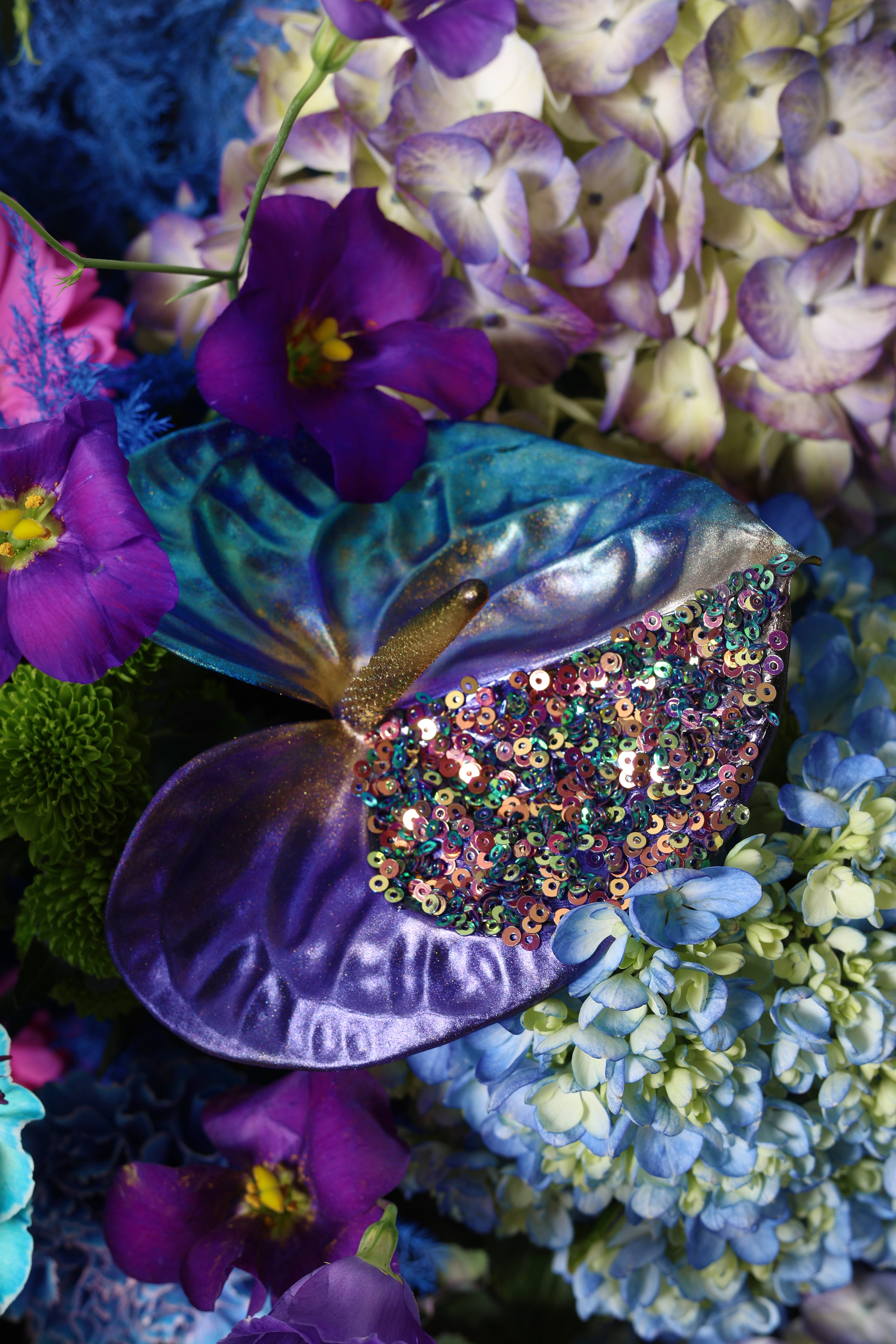 SHAKE YOUR TAIL BLOOM - 360ºC VASE ARRANGEMENT