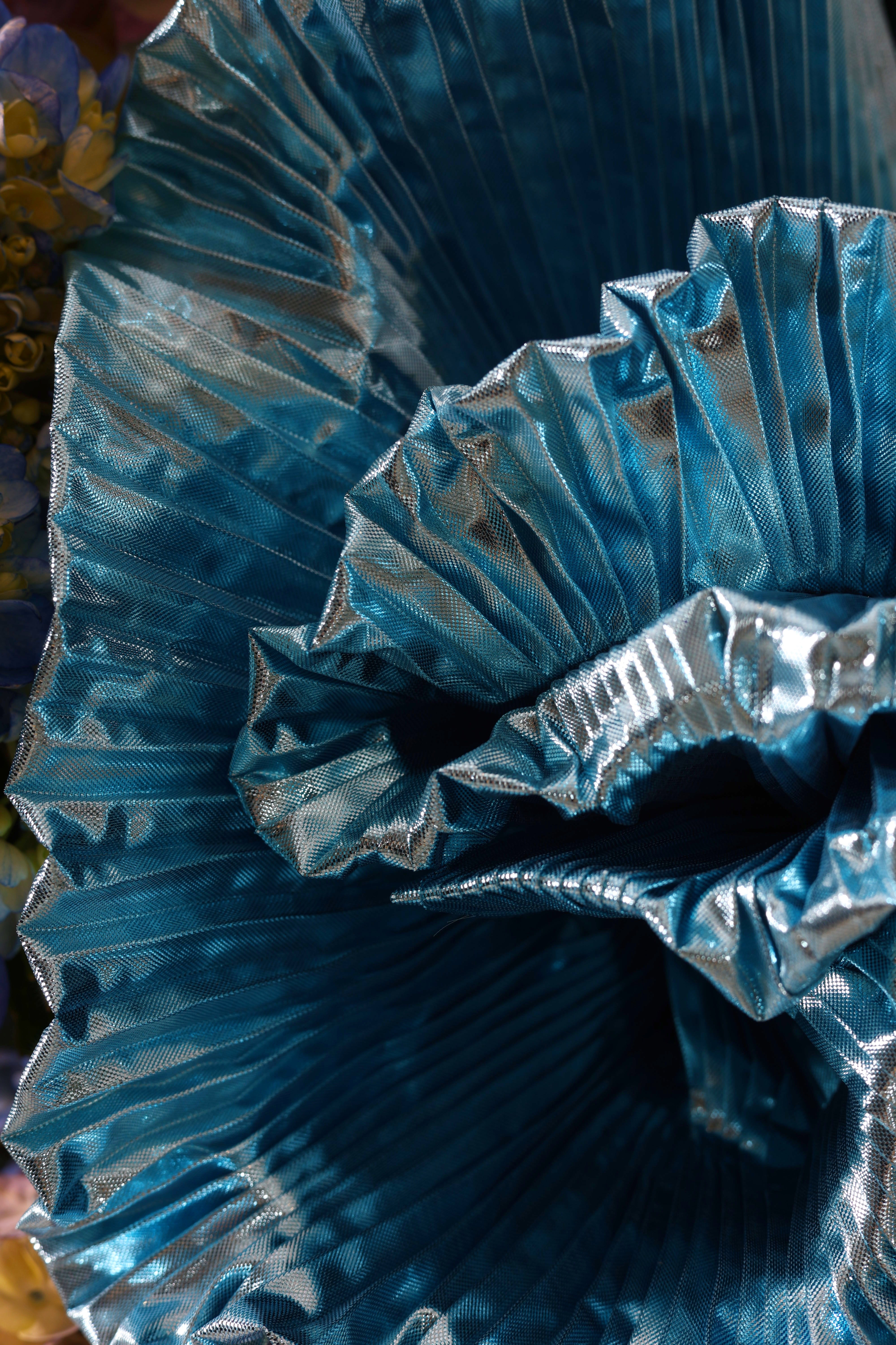 SHAKE YOUR TAIL BLOOM - 360ºC VASE ARRANGEMENT