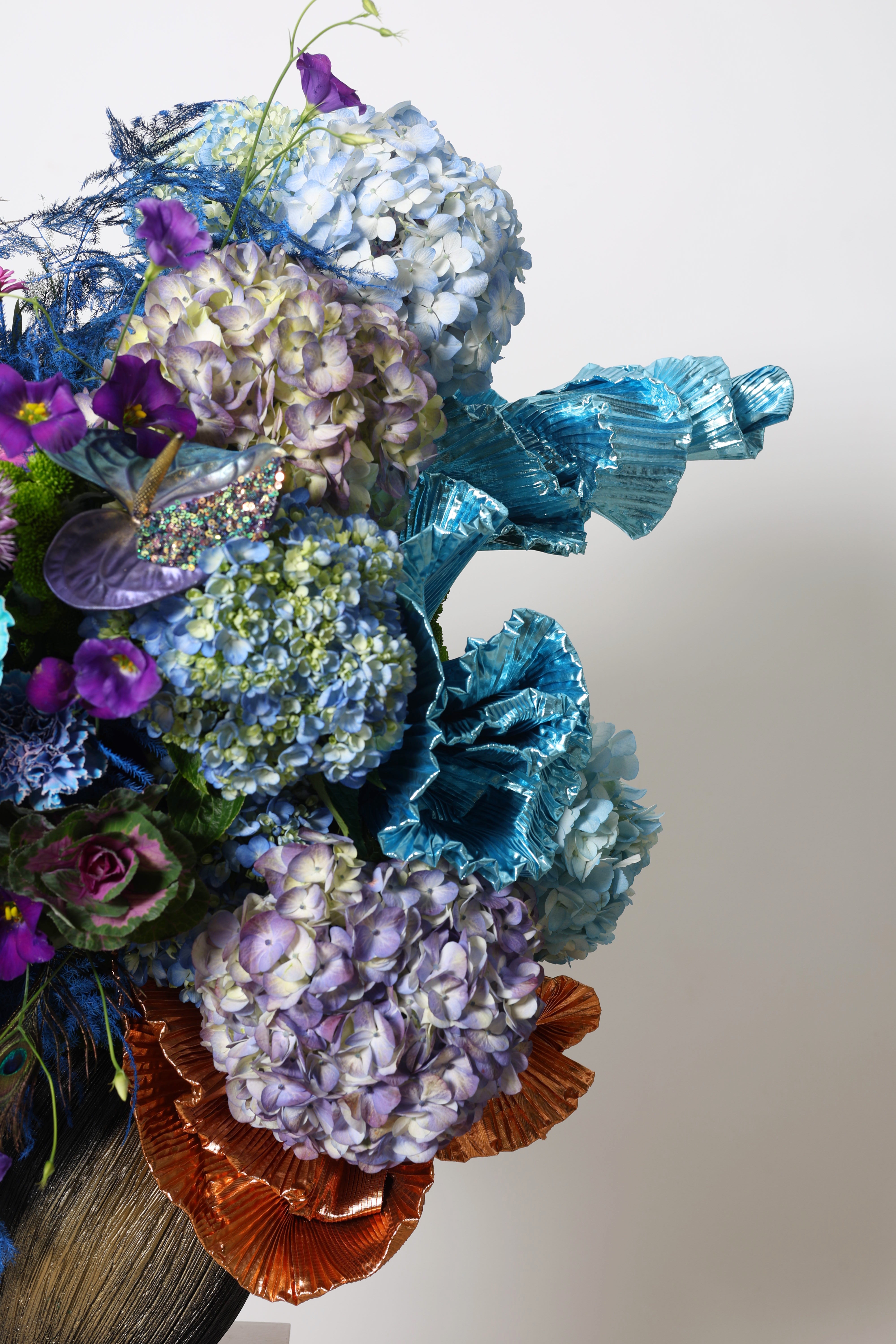 SHAKE YOUR TAIL BLOOM - 360ºC VASE ARRANGEMENT