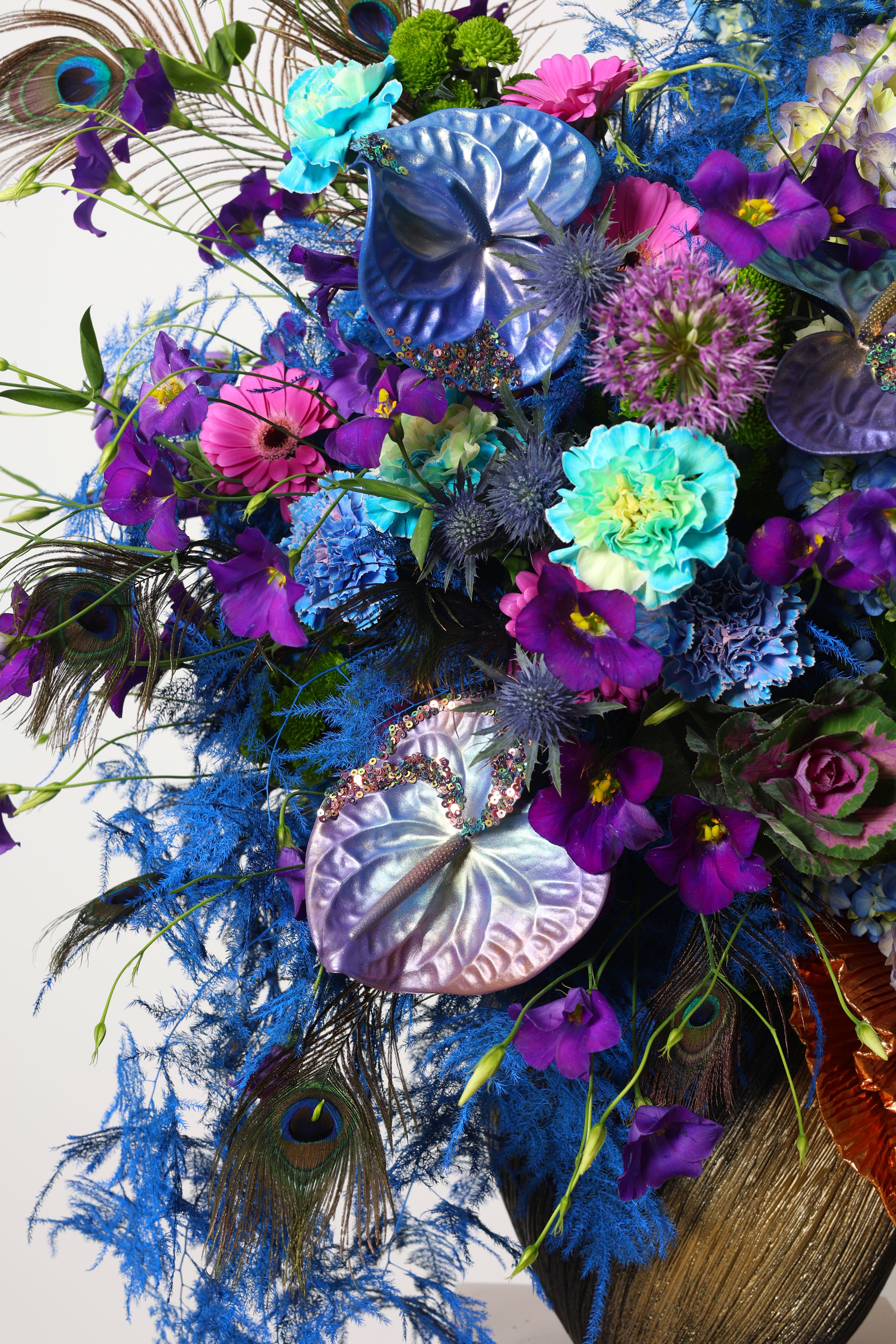 SHAKE YOUR TAIL BLOOM - 360ºC VASE ARRANGEMENT