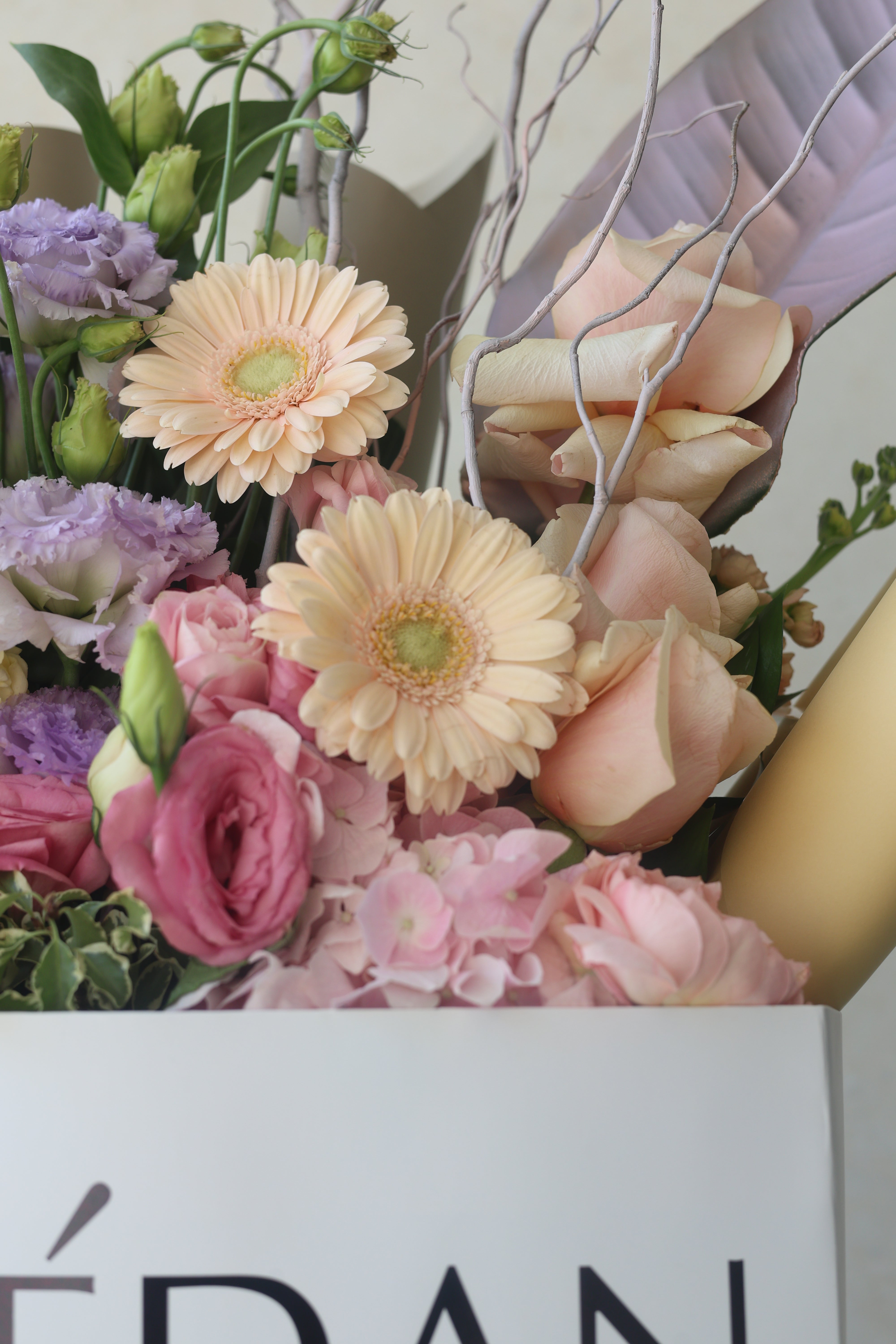 PASTAL BEAUTY - SLEEVE BOUQUET