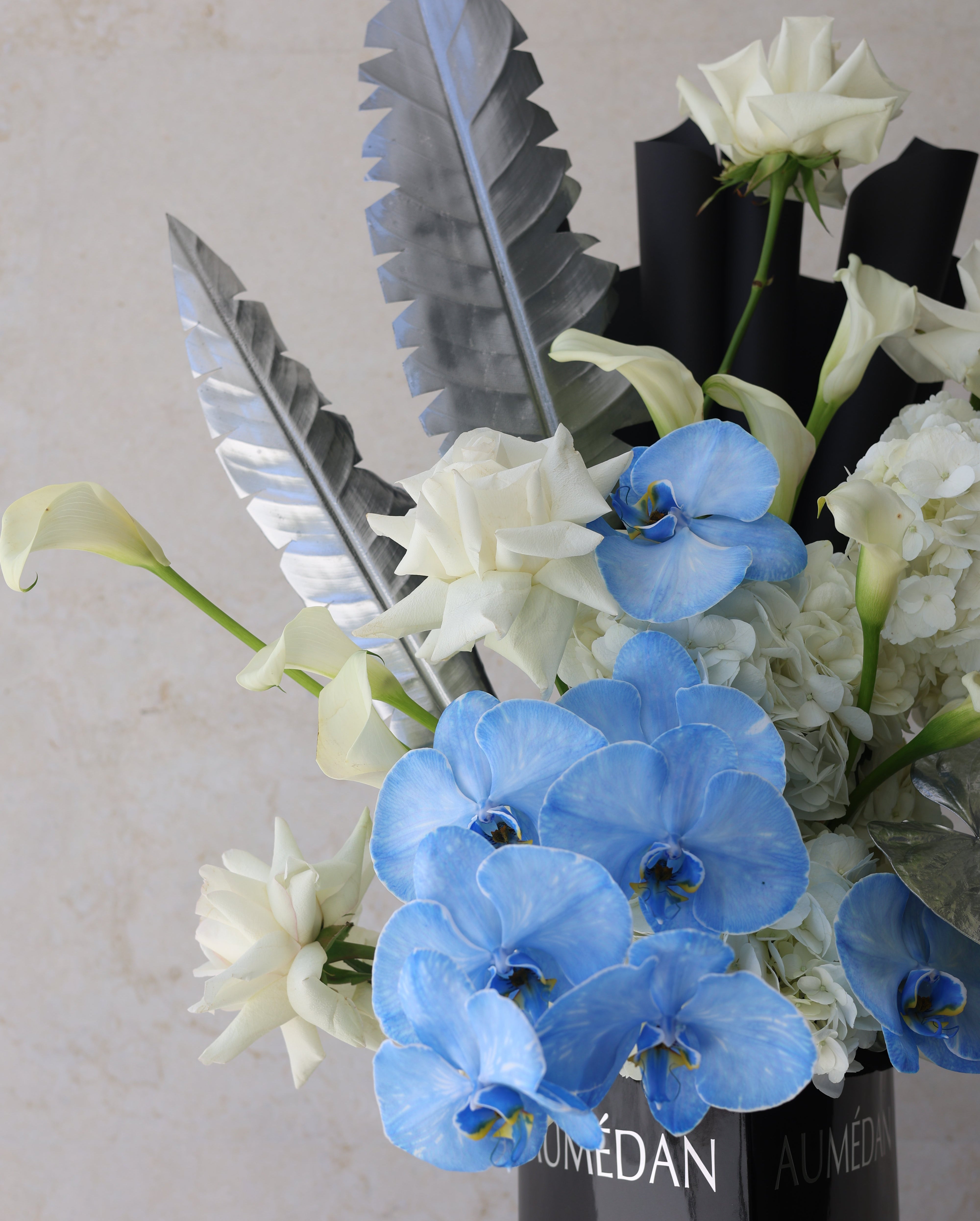MOONLIGHT BLANCHE - TRITOTE BAG ARRANGEMENT
