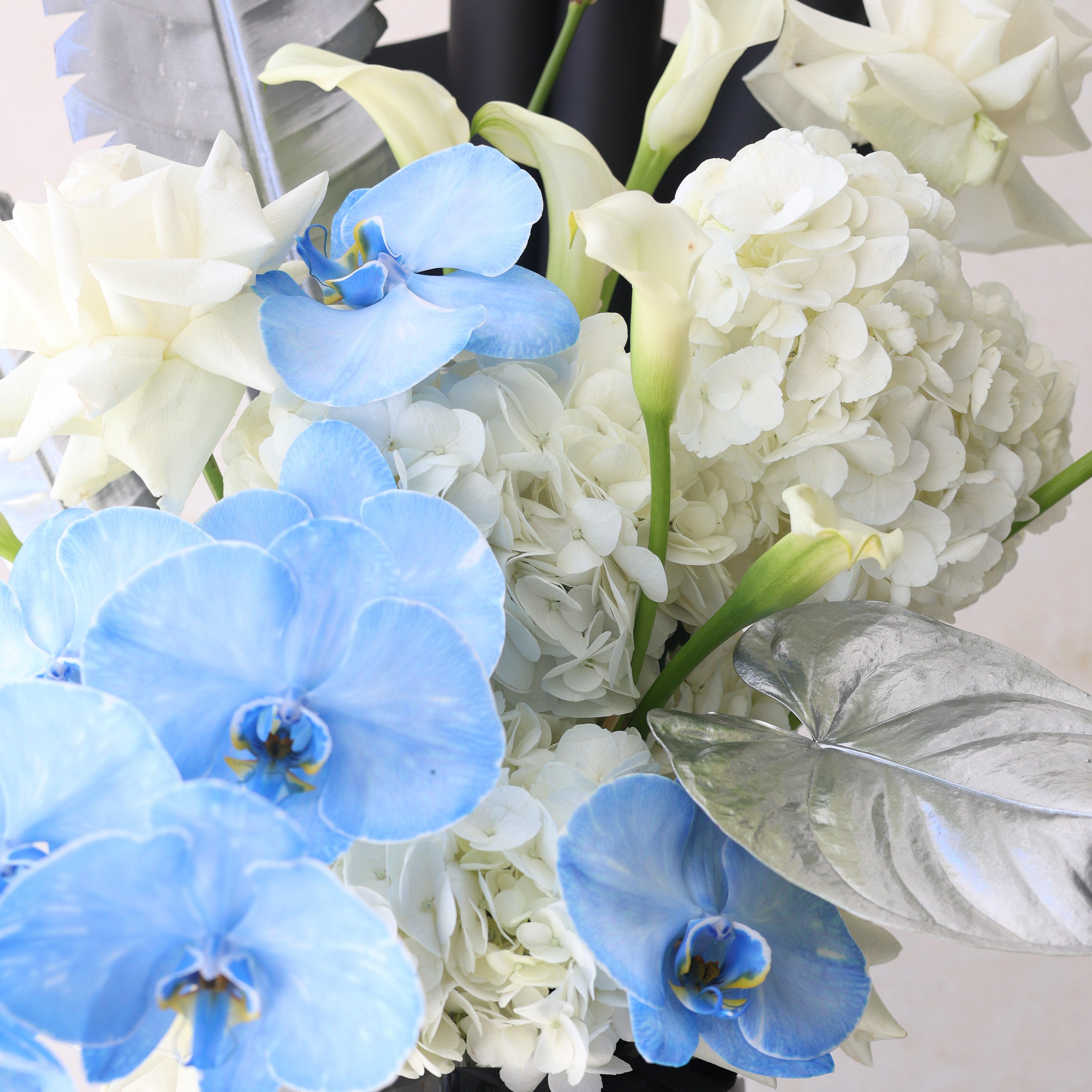 MOONLIGHT BLANCHE - TRITOTE BAG ARRANGEMENT