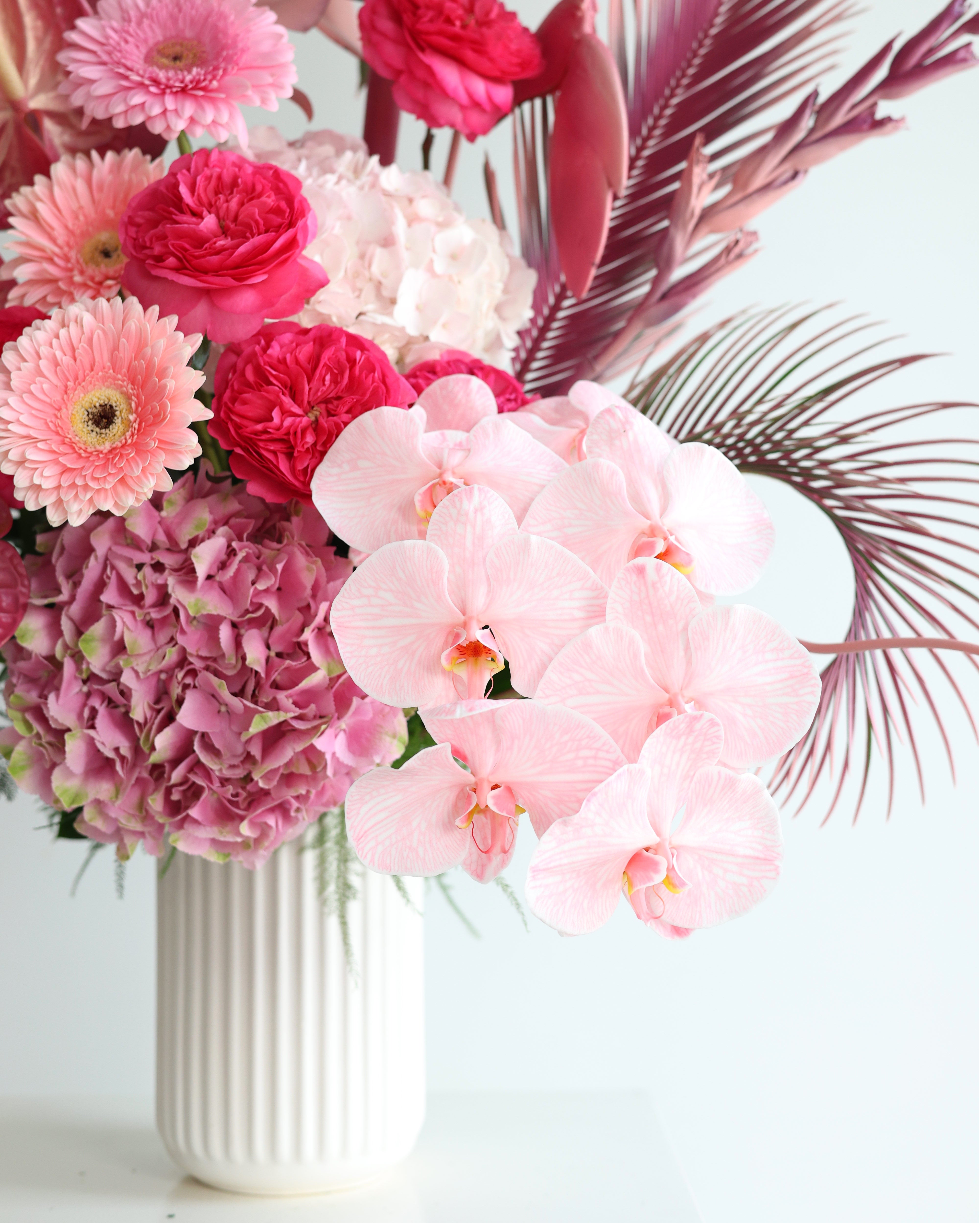 ADELE AMORE - VASE ARRANGEMENT