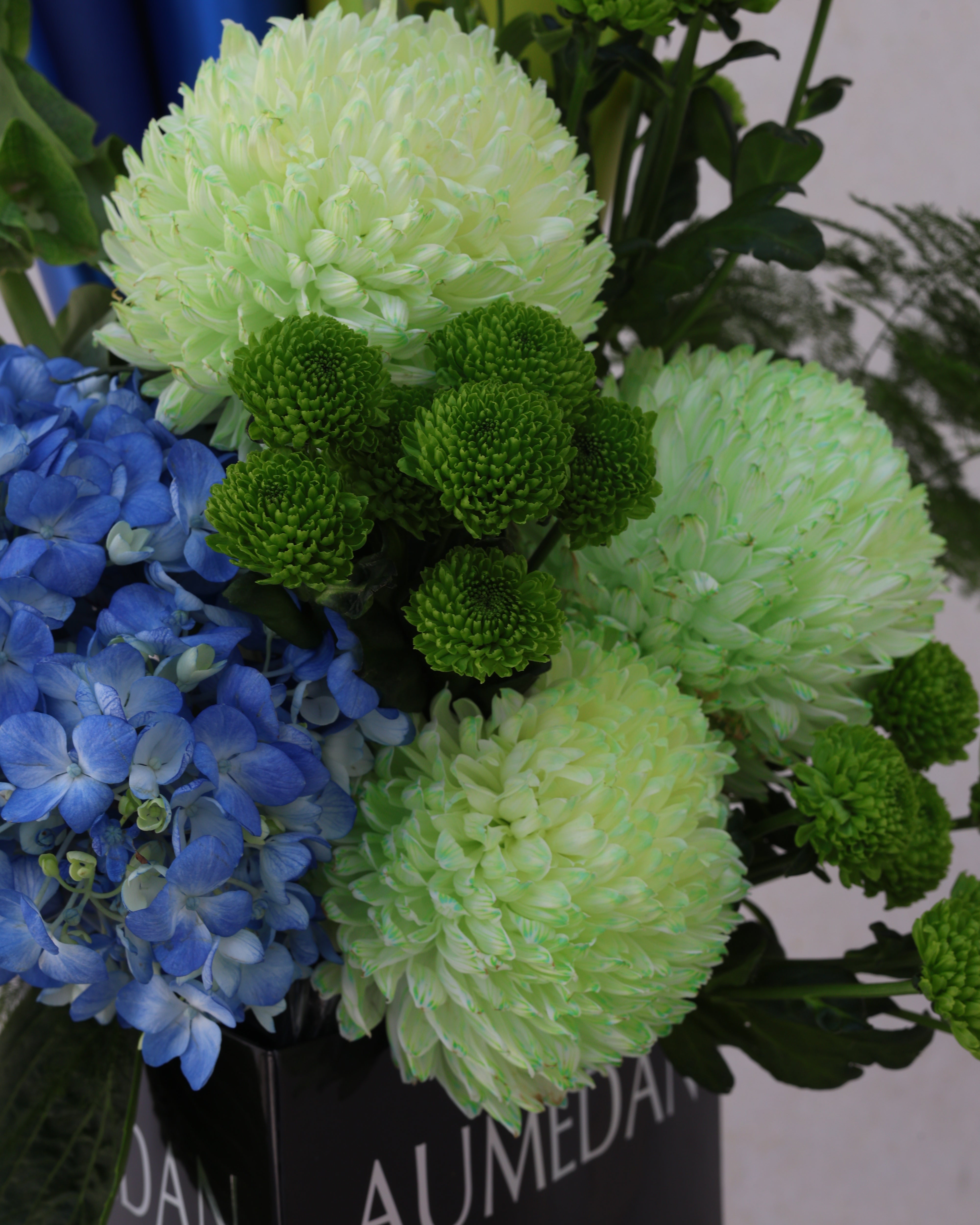 EMERALD TIDE - TRITOTE BAG ARRANGEMENT