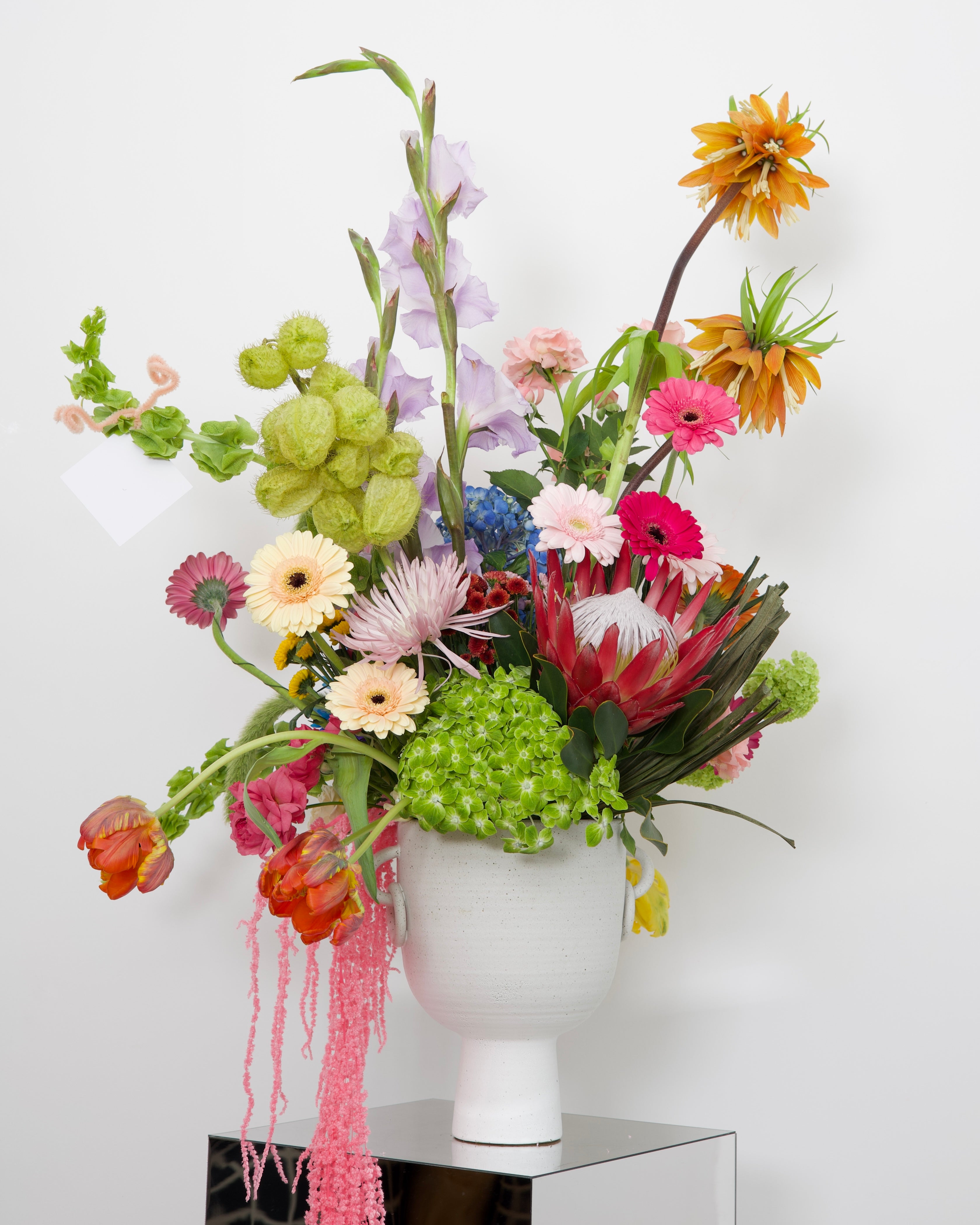 CAMILA CABELLO - 360ºC VASE ARRANGEMENT