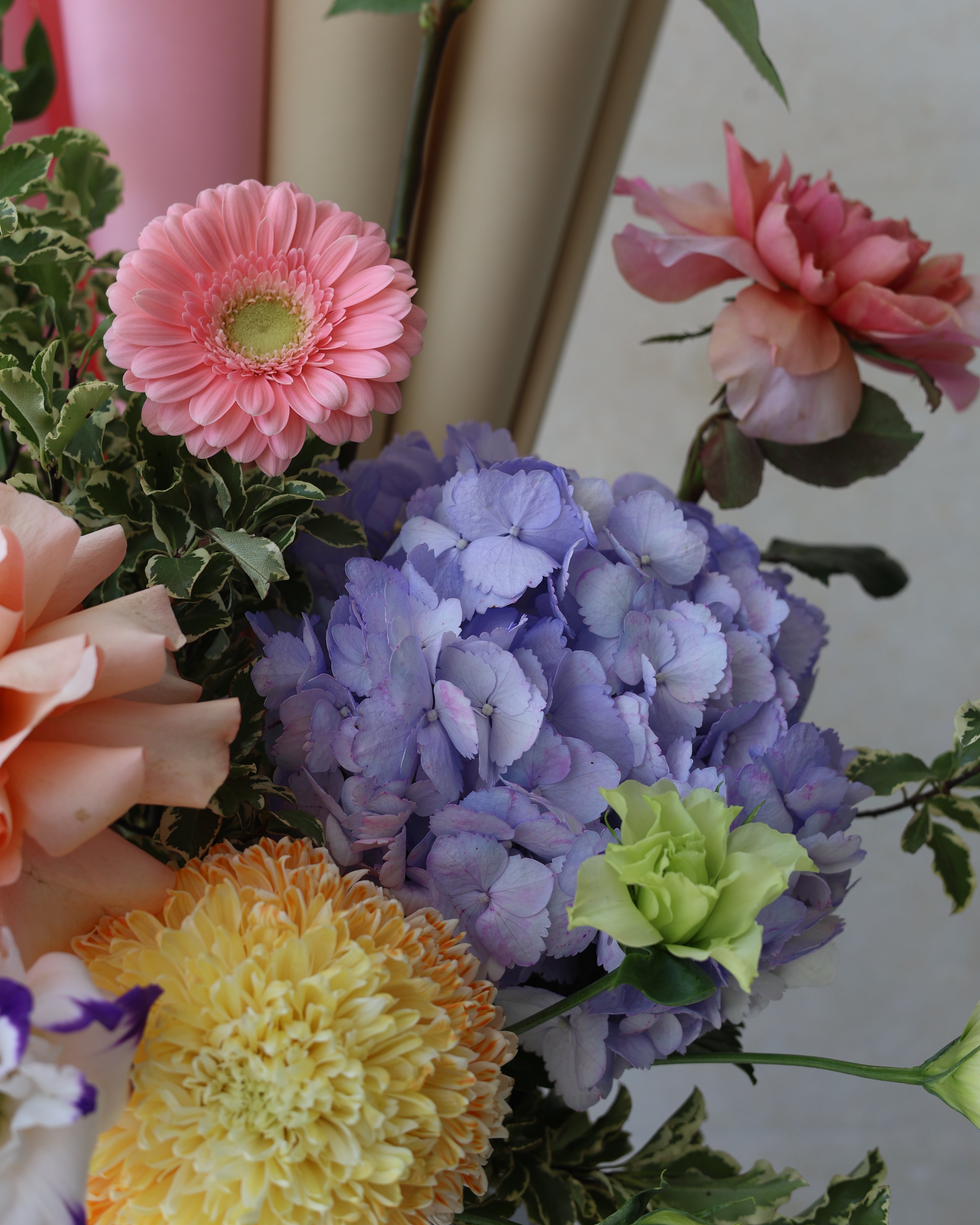 BUTTER CREAM BLOSSOMS - TRITOTE BAG ARRANGEMENT