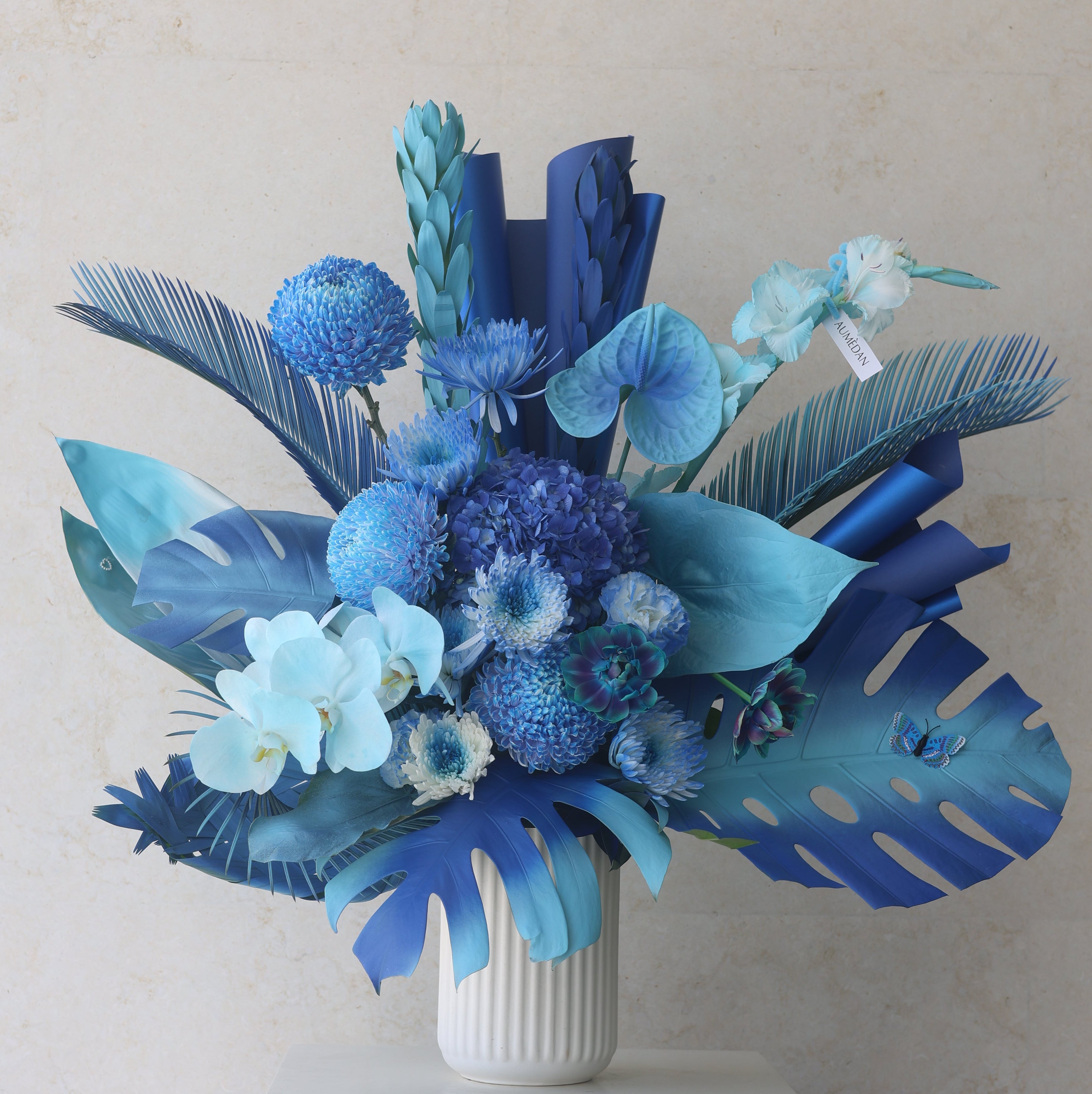 BETWEEN THE SKIES - VASE ARRANGEMENT