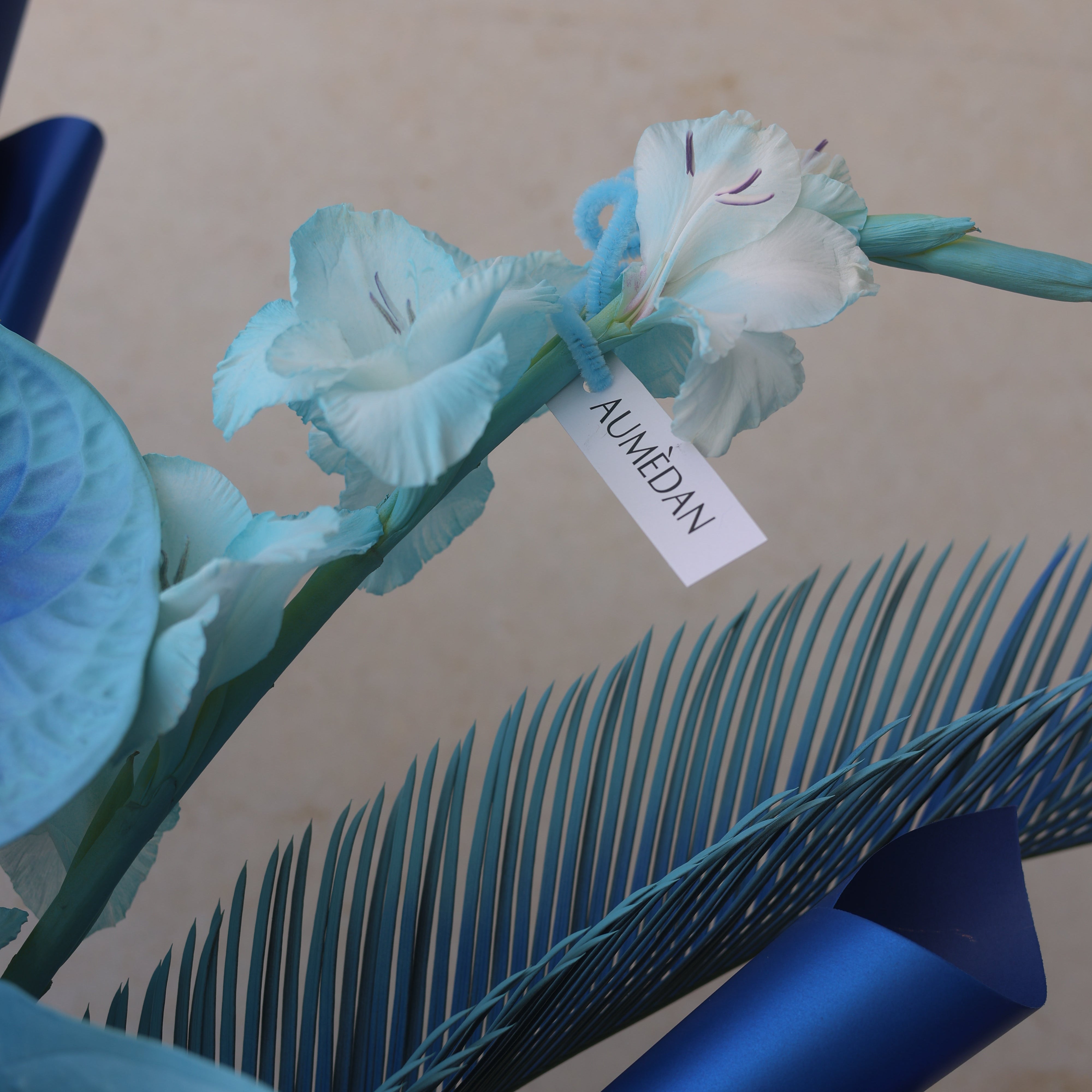 BETWEEN THE SKIES - VASE ARRANGEMENT