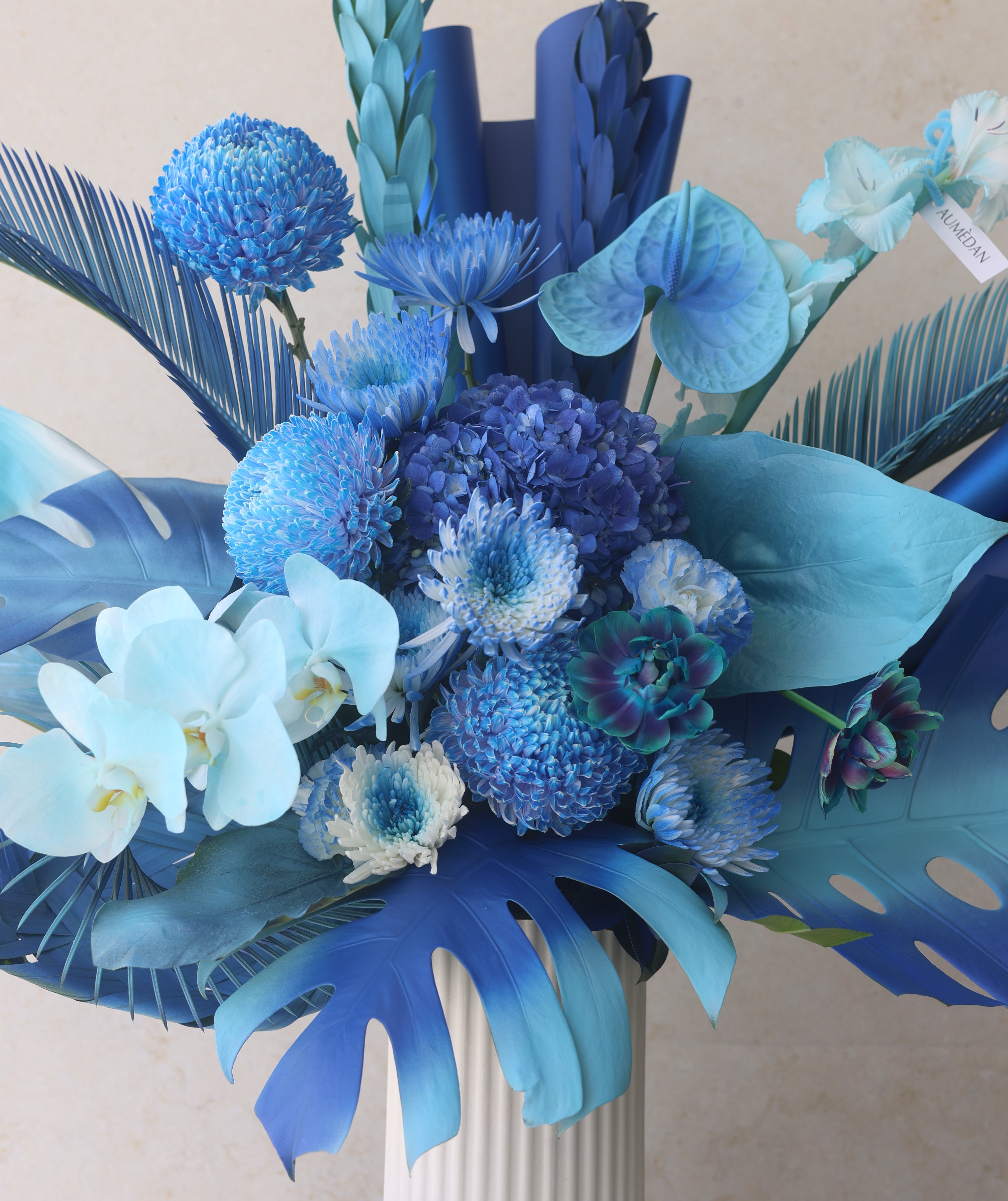 BETWEEN THE SKIES - VASE ARRANGEMENT