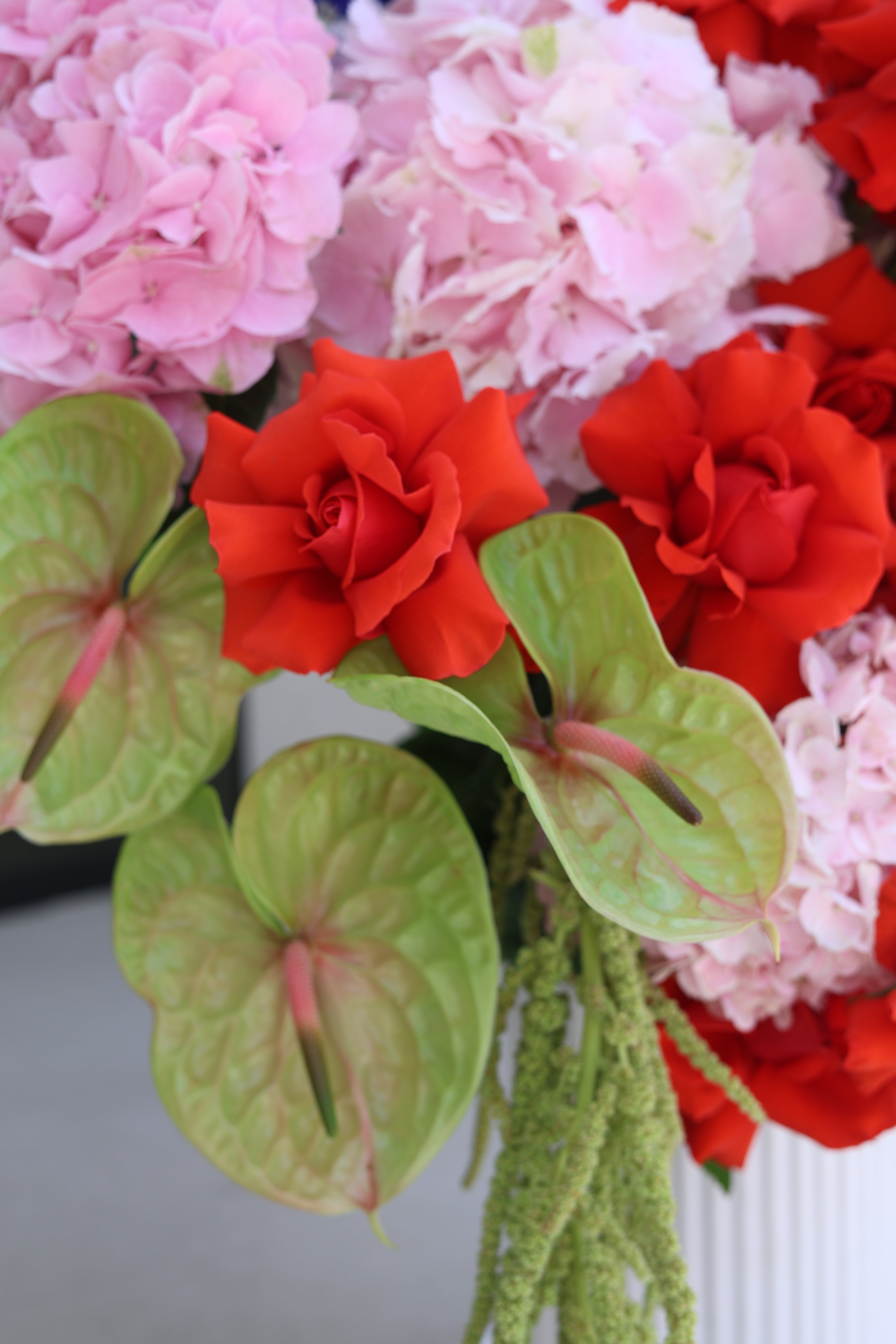 ROUGE TOMATE - VASE ARRANGEMENT