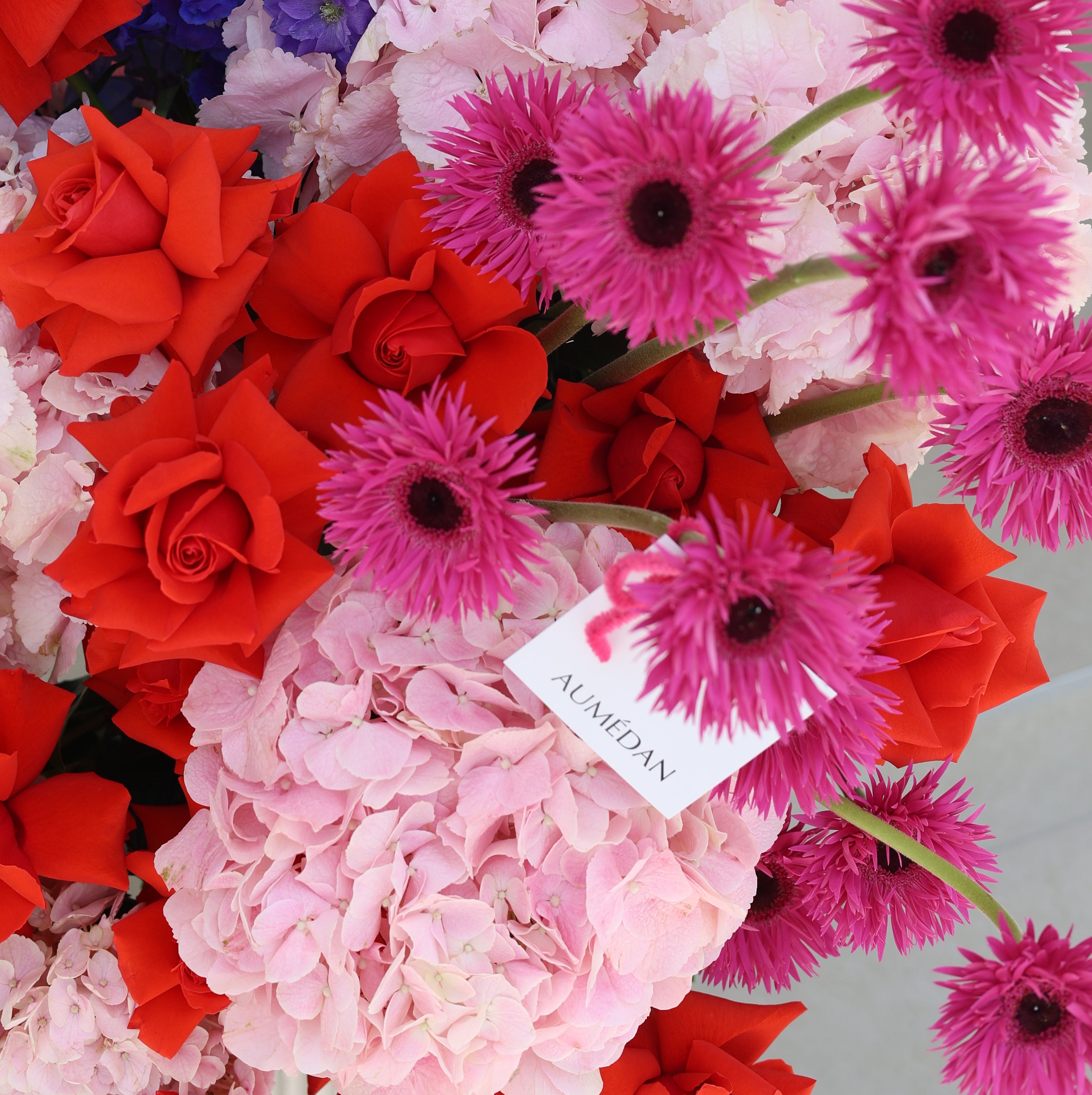 ROUGE TOMATE - VASE ARRANGEMENT