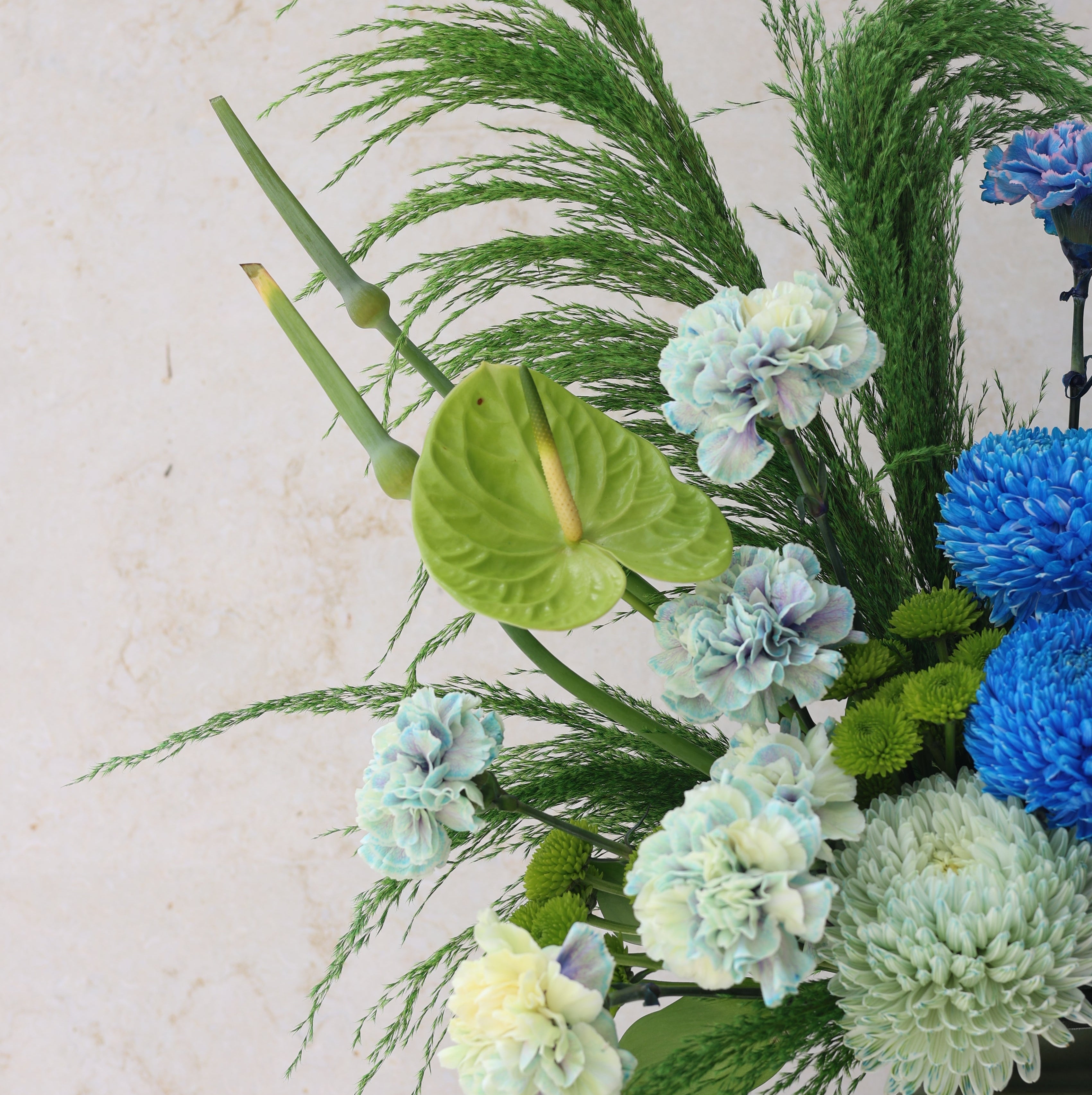 BLEU HYDRA - VASE ARRANGEMENT