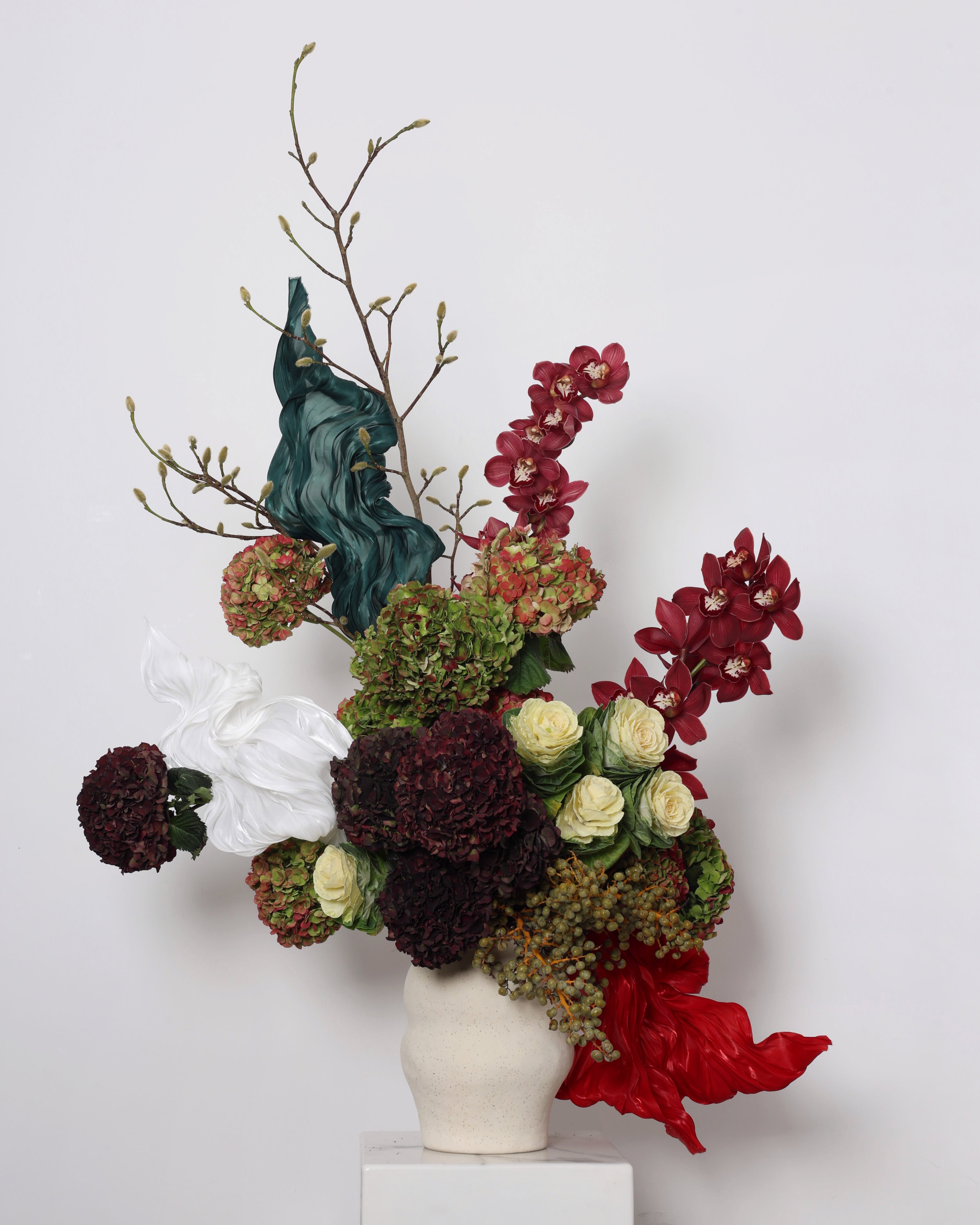 falcon's majesty - VASE ARRANGEMENT