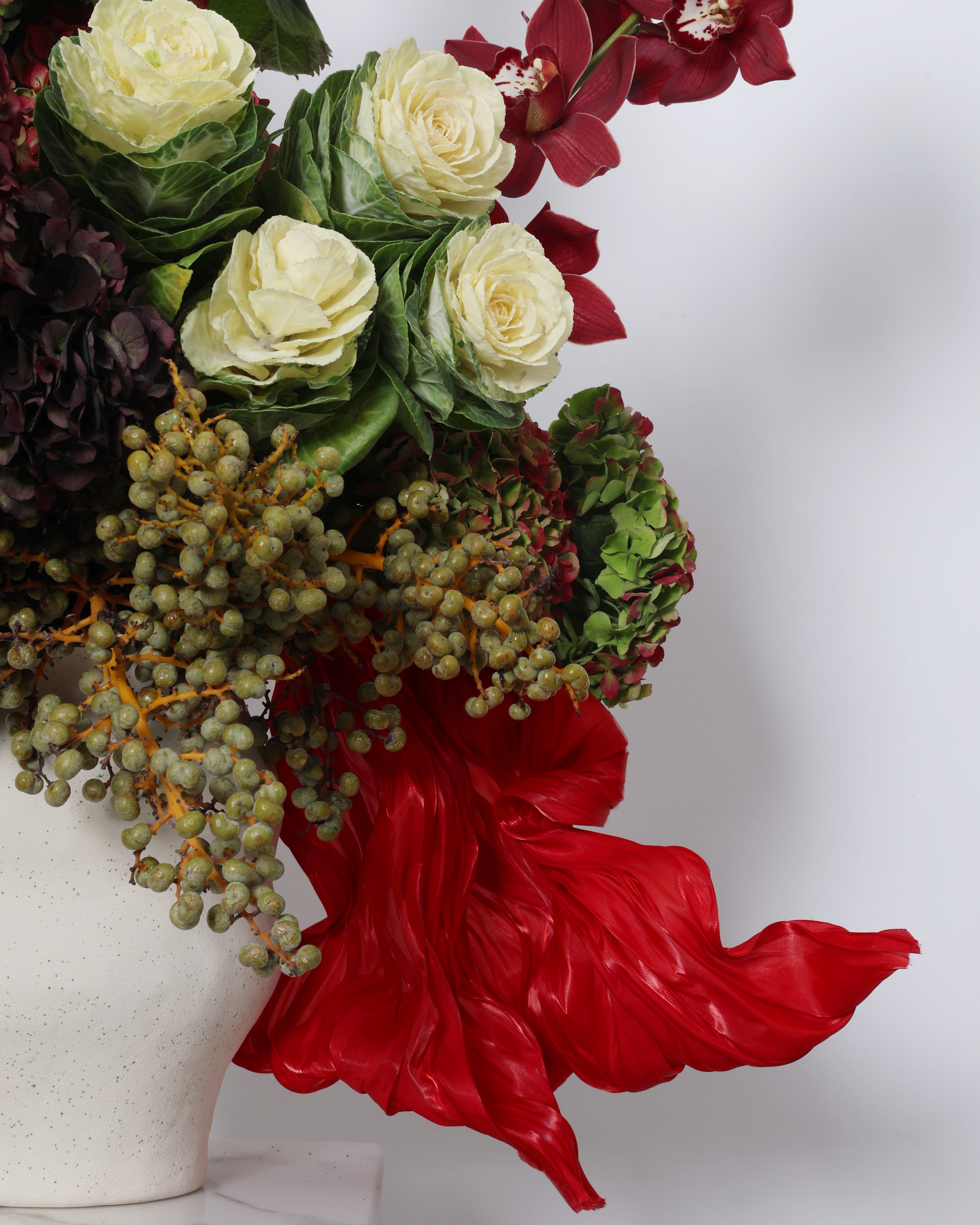 falcon's majesty - VASE ARRANGEMENT