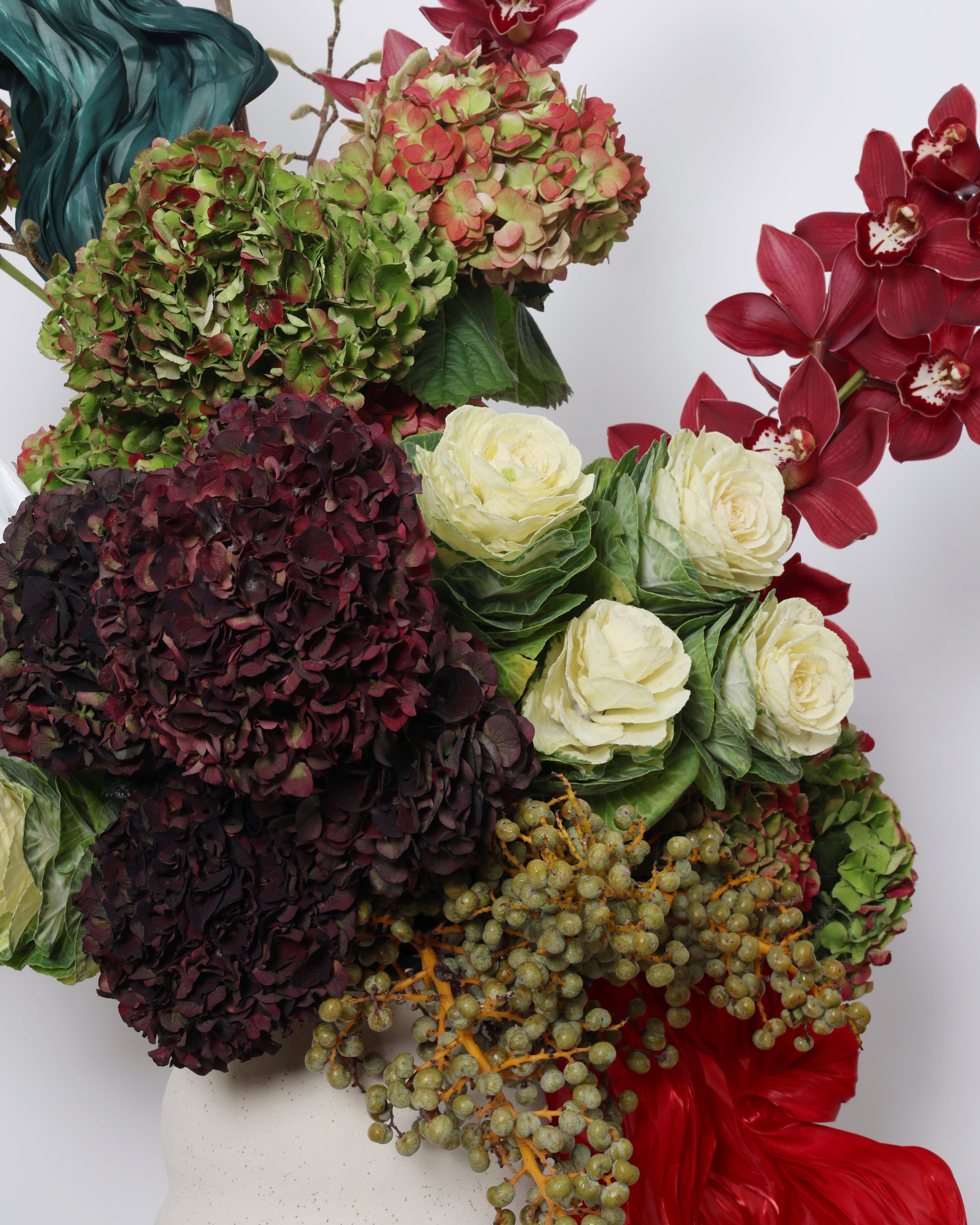 falcon's majesty - VASE ARRANGEMENT