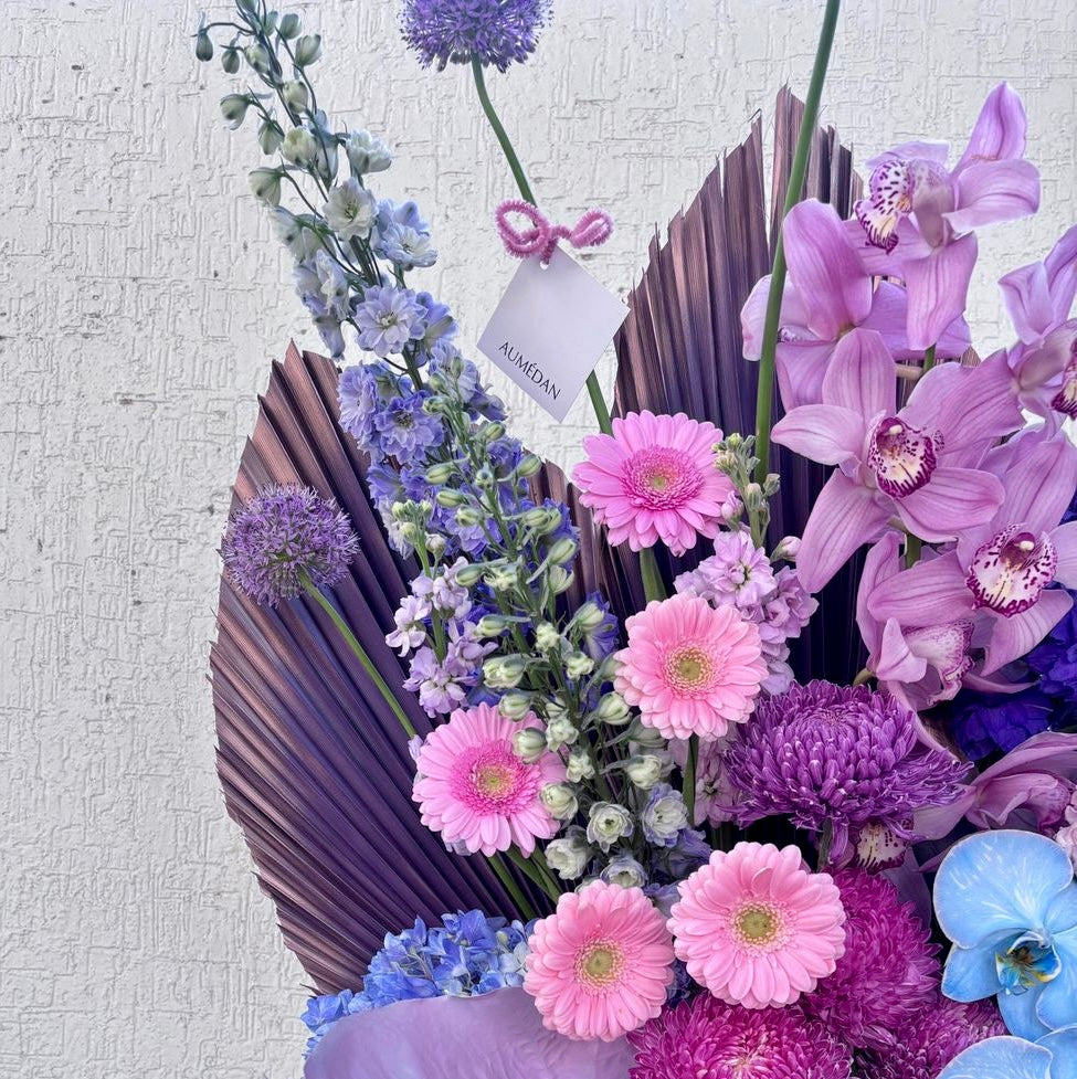 CONTRAST CHIC - VASE ARRANGEMENT