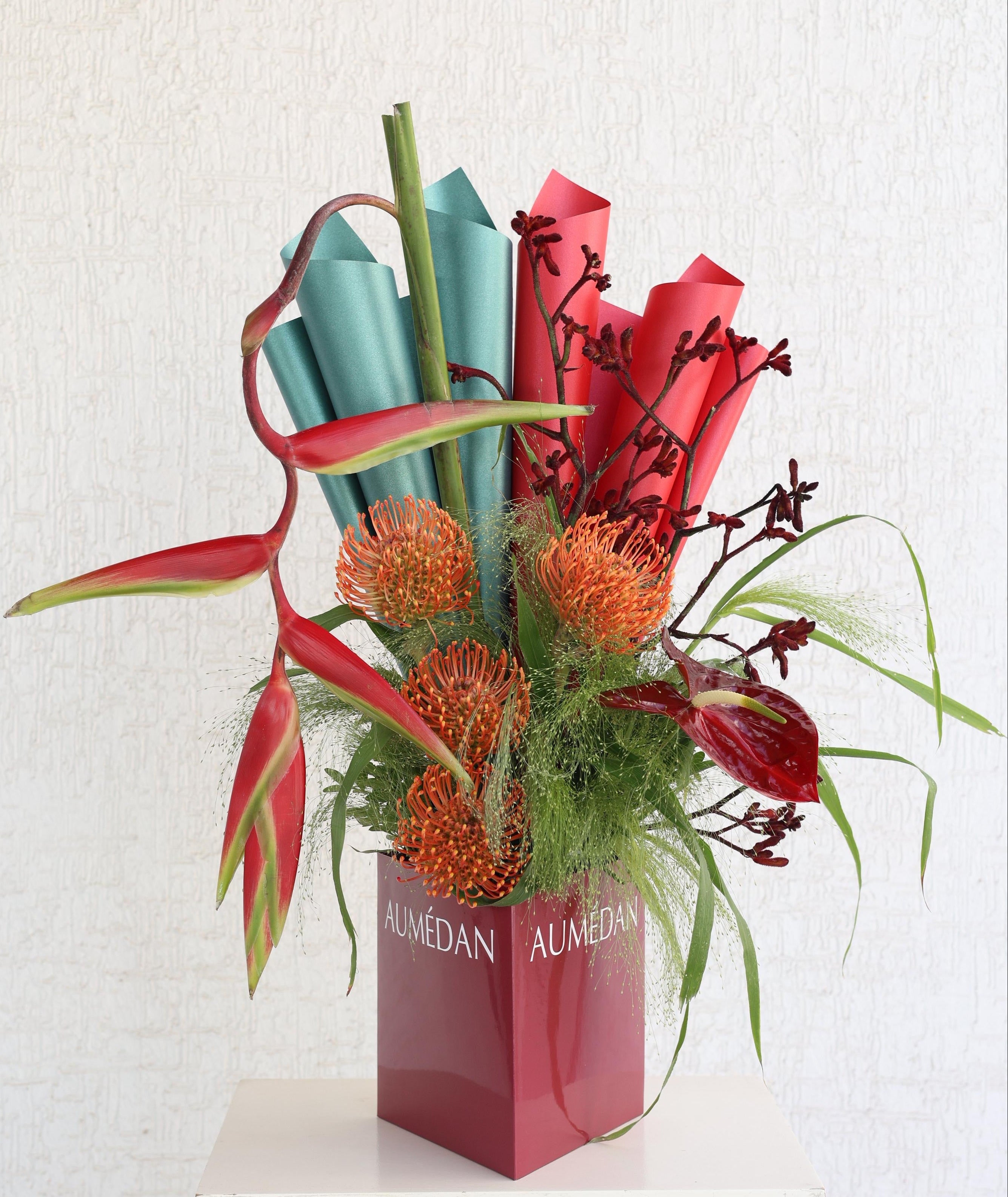 GONE TROPICAL - TRITOTE BAG ARRANGEMENT