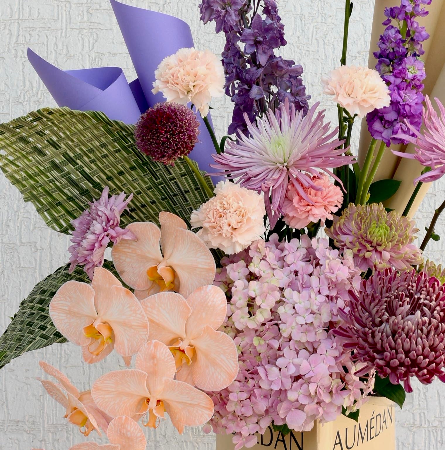 EYES ON YOU - TRITOTE BAG ARRANGEMENT