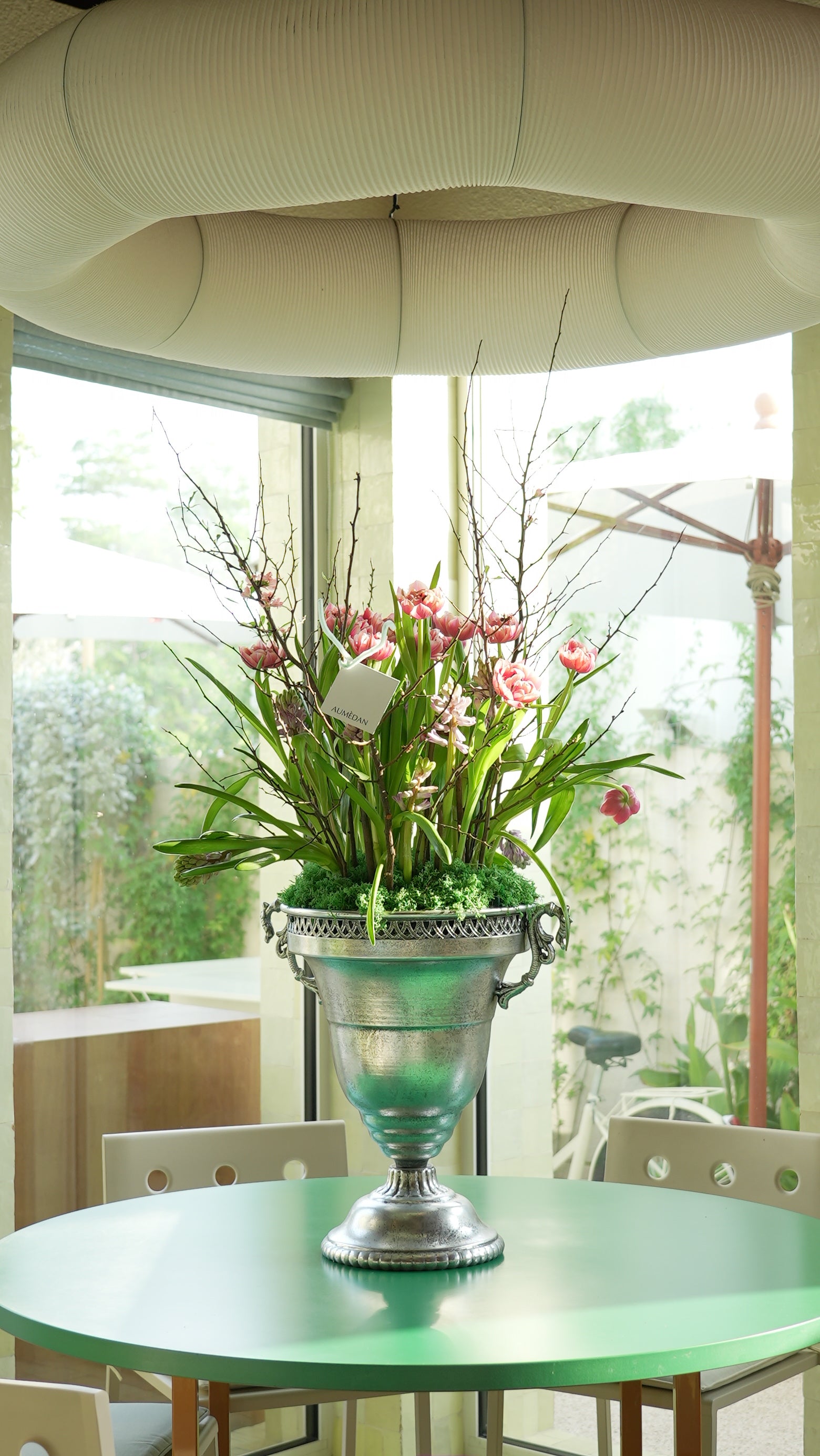 Pink Pantone - All Around arrangement