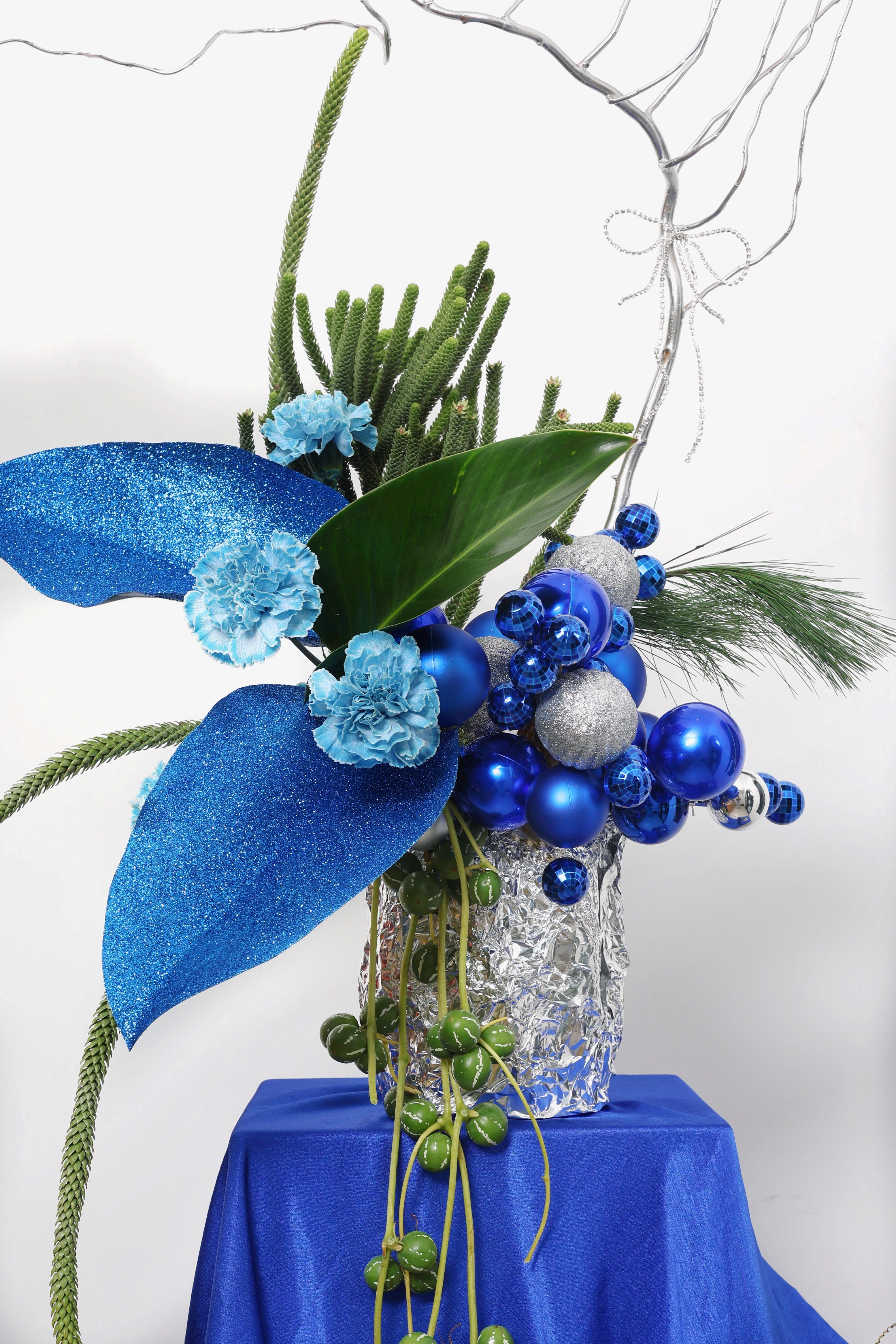 ICY BLUE NOEL - VASE ARRANGEMENT