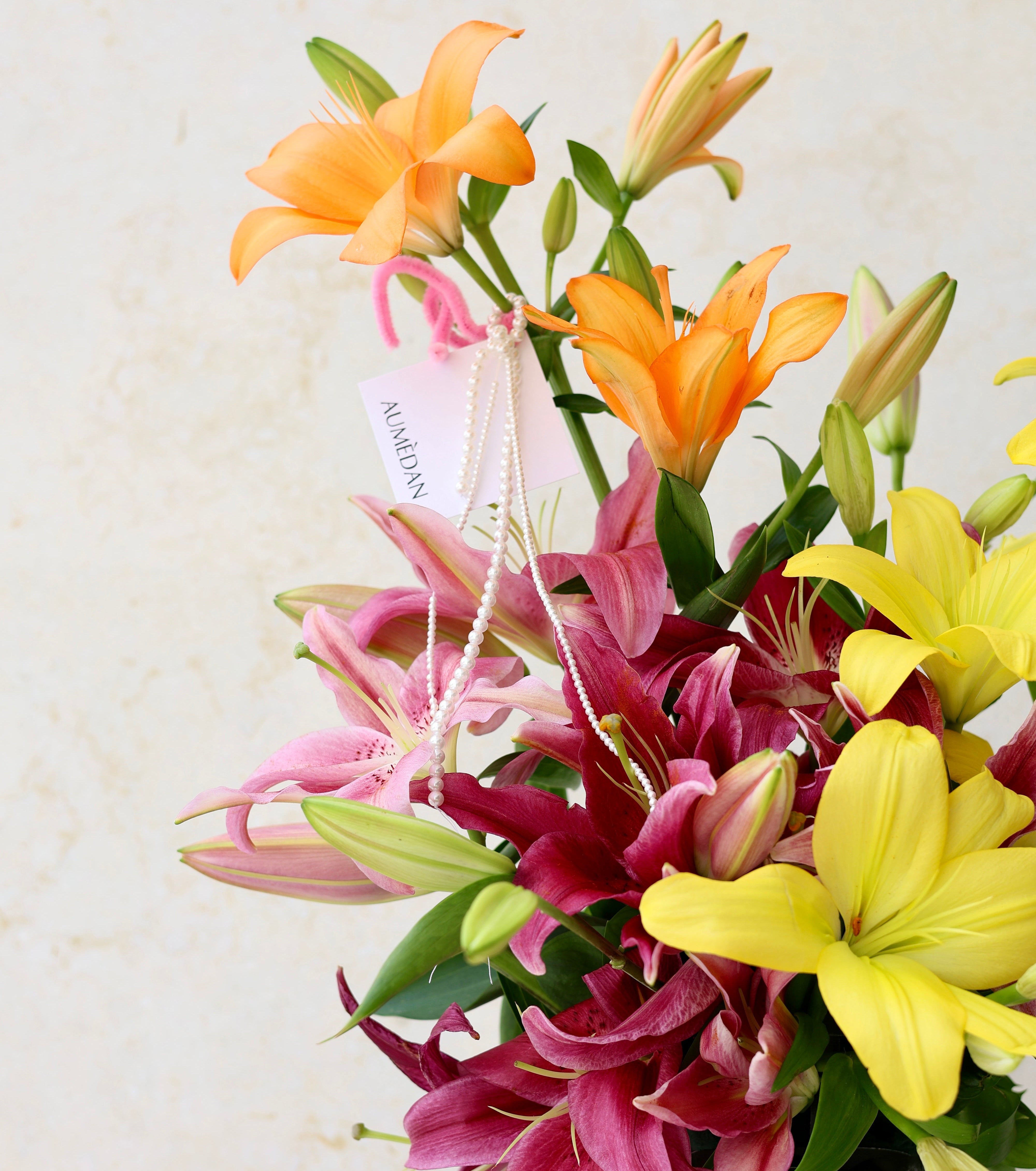 Lily bliss - VASE ARRANGEMENT