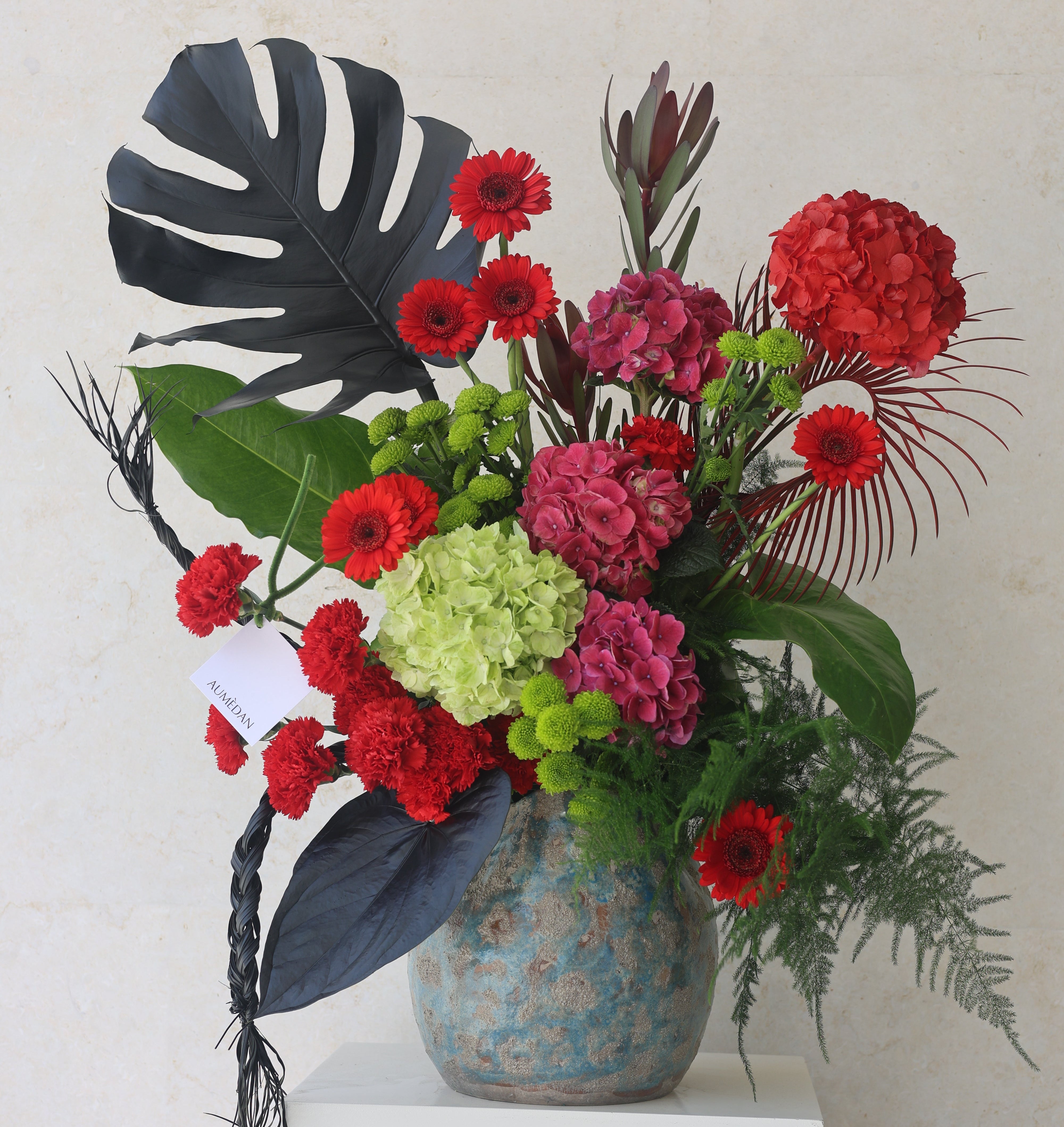 STAY DIFFERENT - VASE ARRANGEMENT
