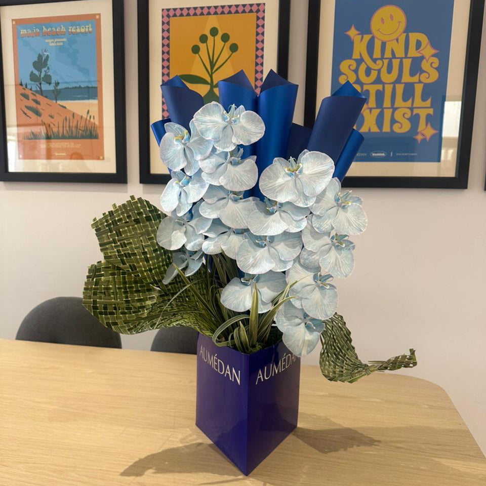 PHALAENOPSIS SEA - TRITOTE BAG ARRANGEMENT