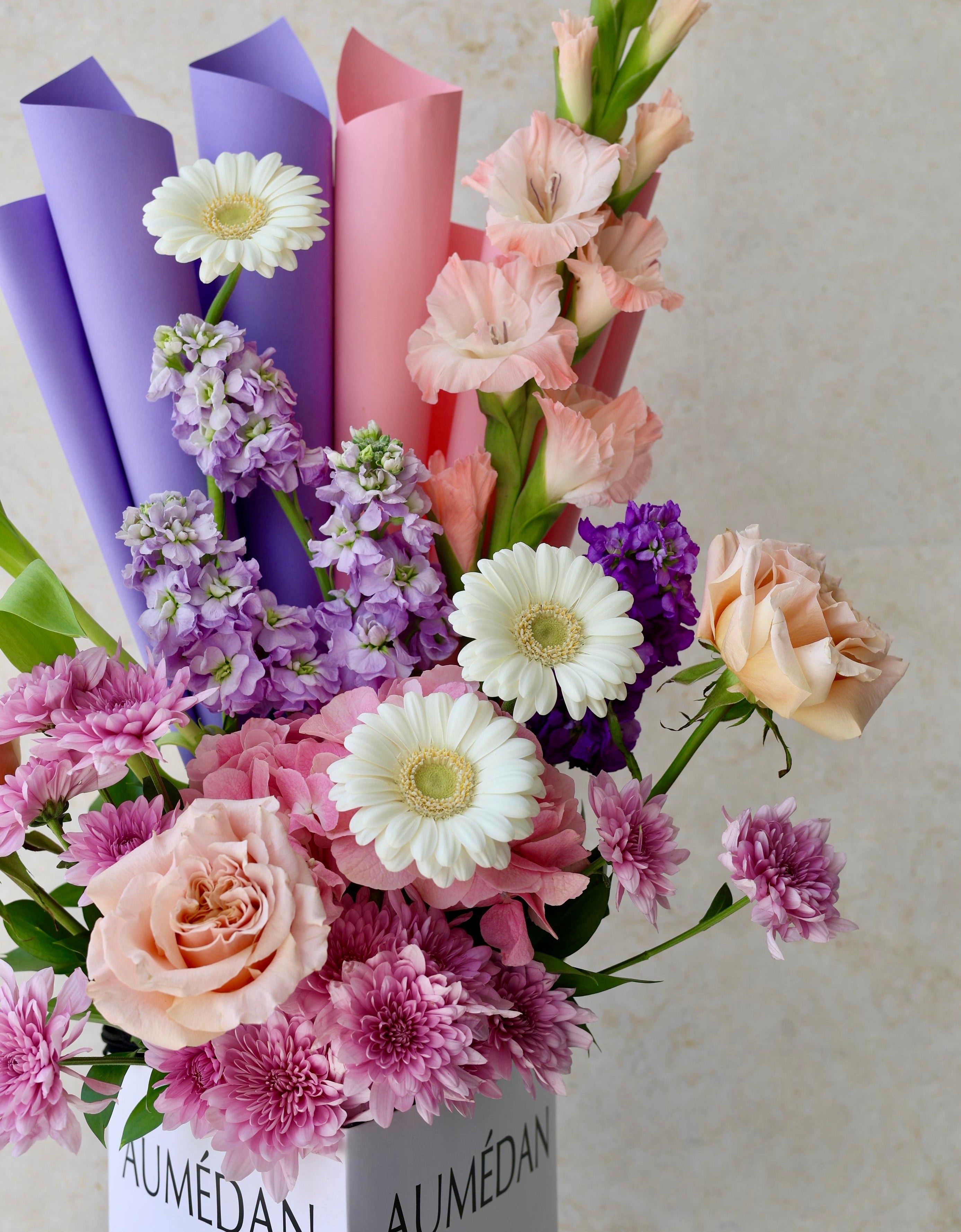 PASTAL PARTY - TRITOTE BAG ARRANGEMENT