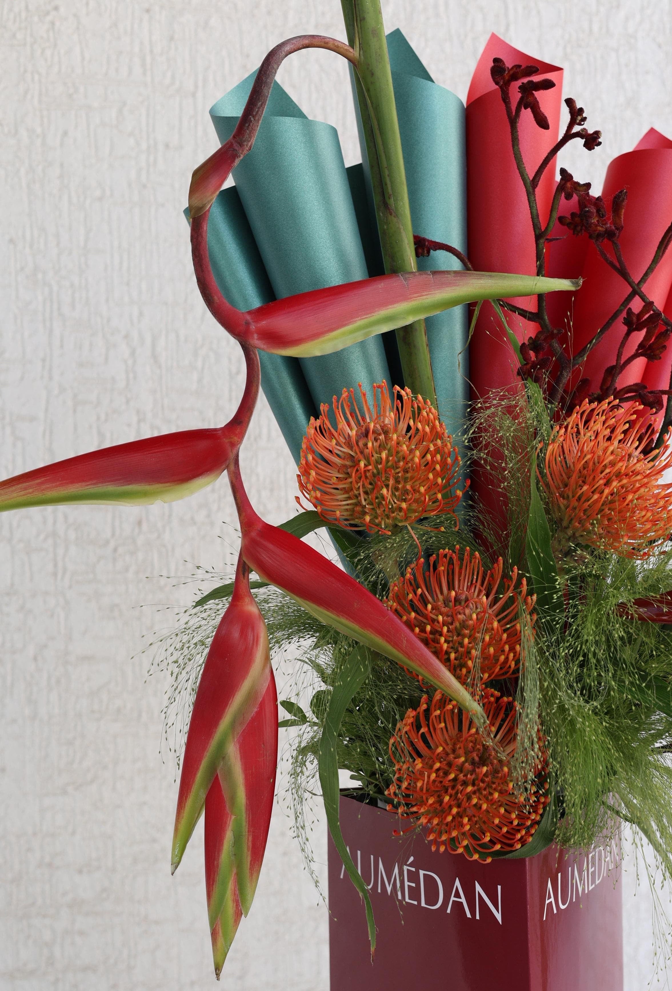 GONE TROPICAL - TRITOTE BAG ARRANGEMENT